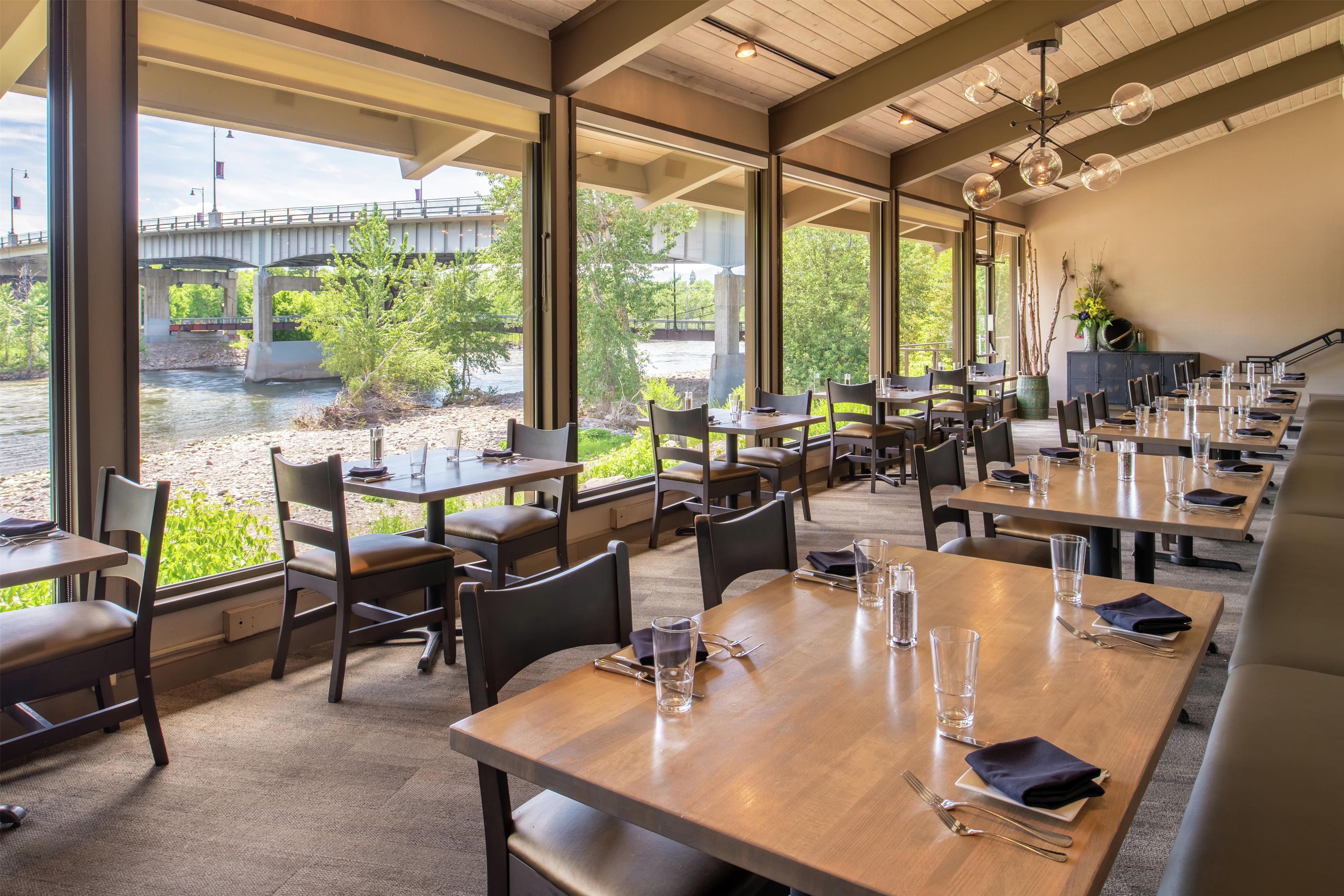 Restaurant | DoubleTree by Hilton Hotel Missoula - Edgewater