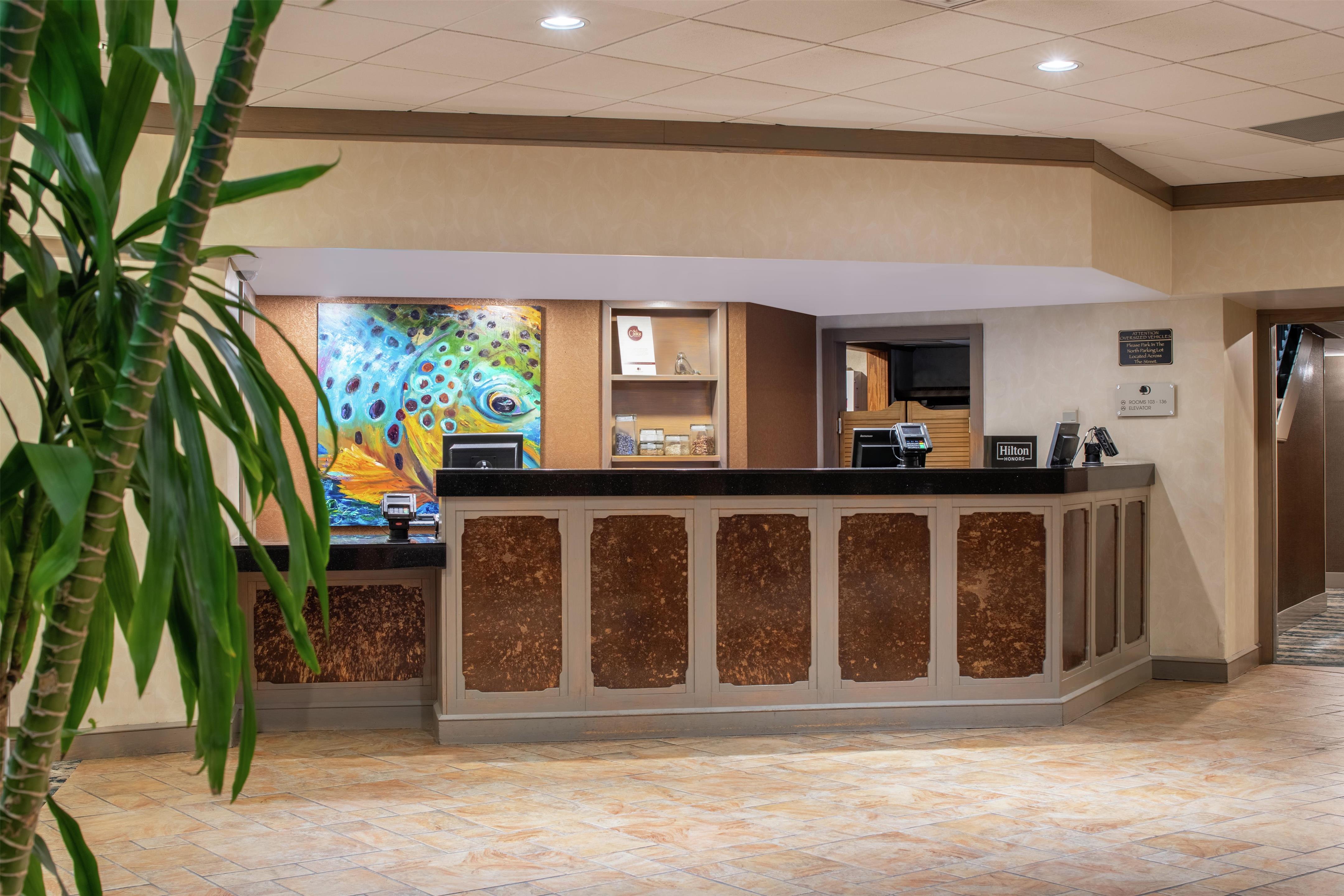 Reception | DoubleTree by Hilton Hotel Missoula - Edgewater
