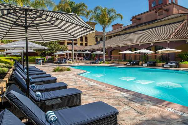 Pool - DoubleTree by Hilton Hotel Rohnert Park