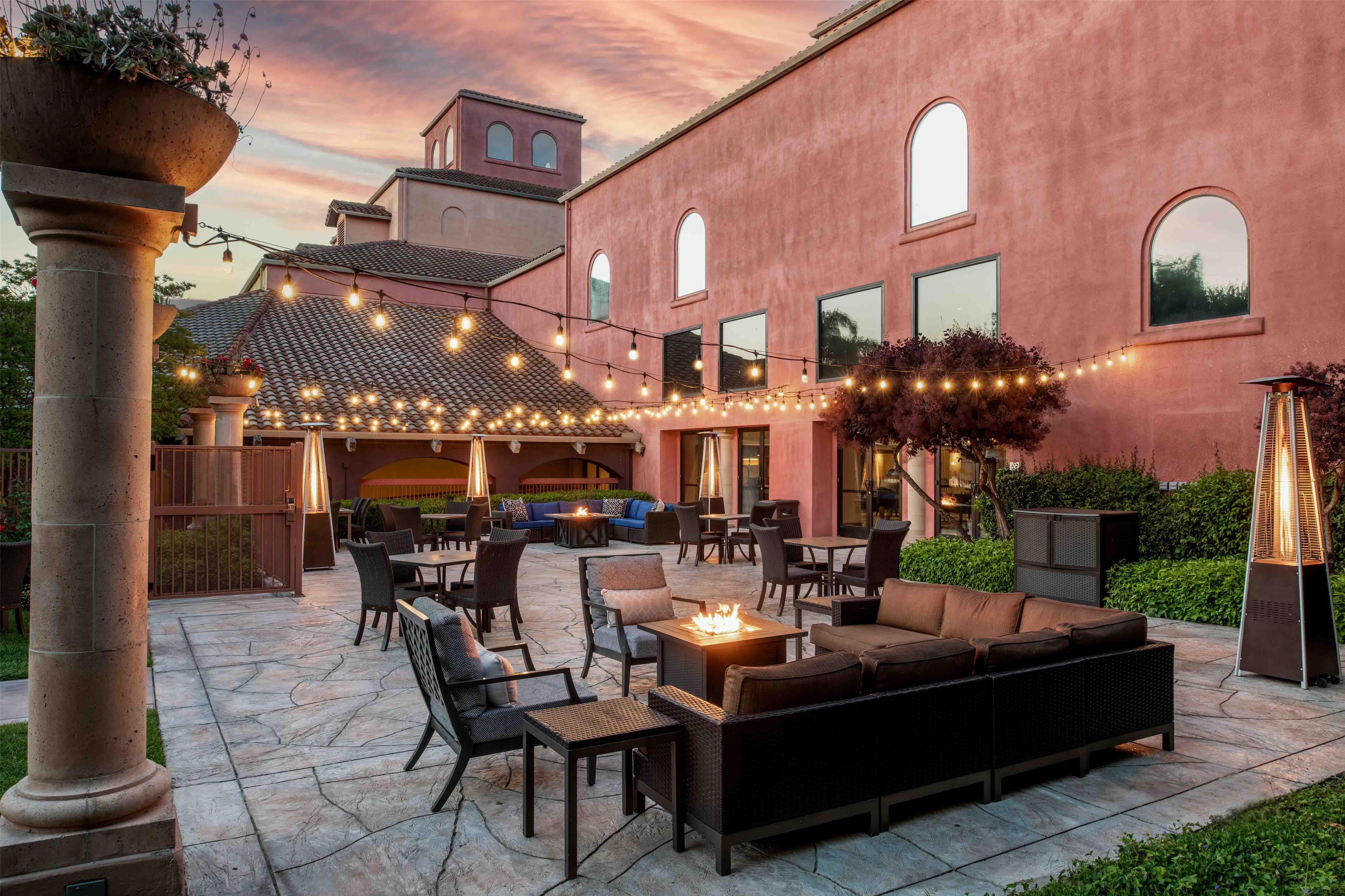Exterior | DoubleTree by Hilton Sonoma - Wine Country
