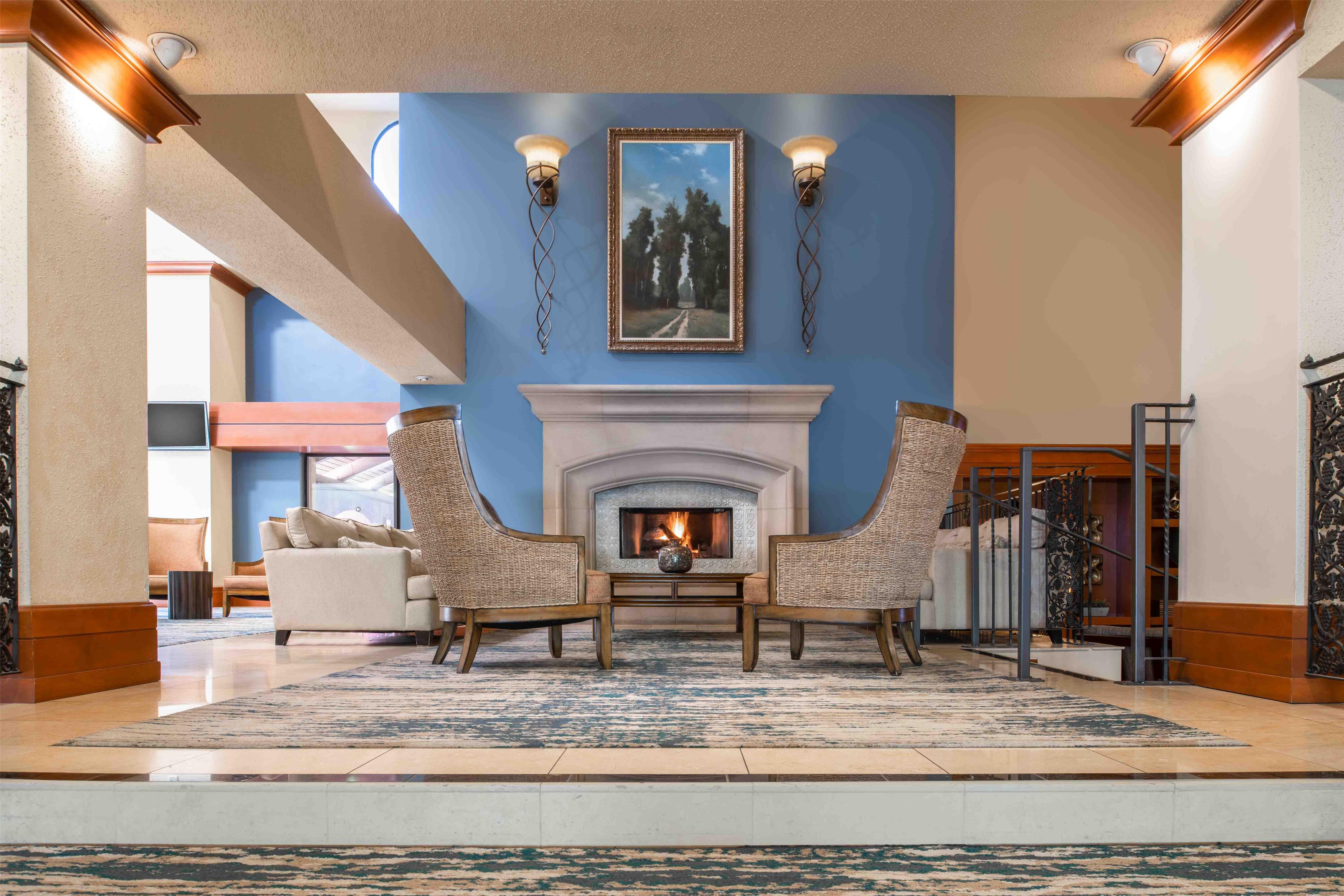 Lobby | DoubleTree by Hilton Sonoma - Wine Country