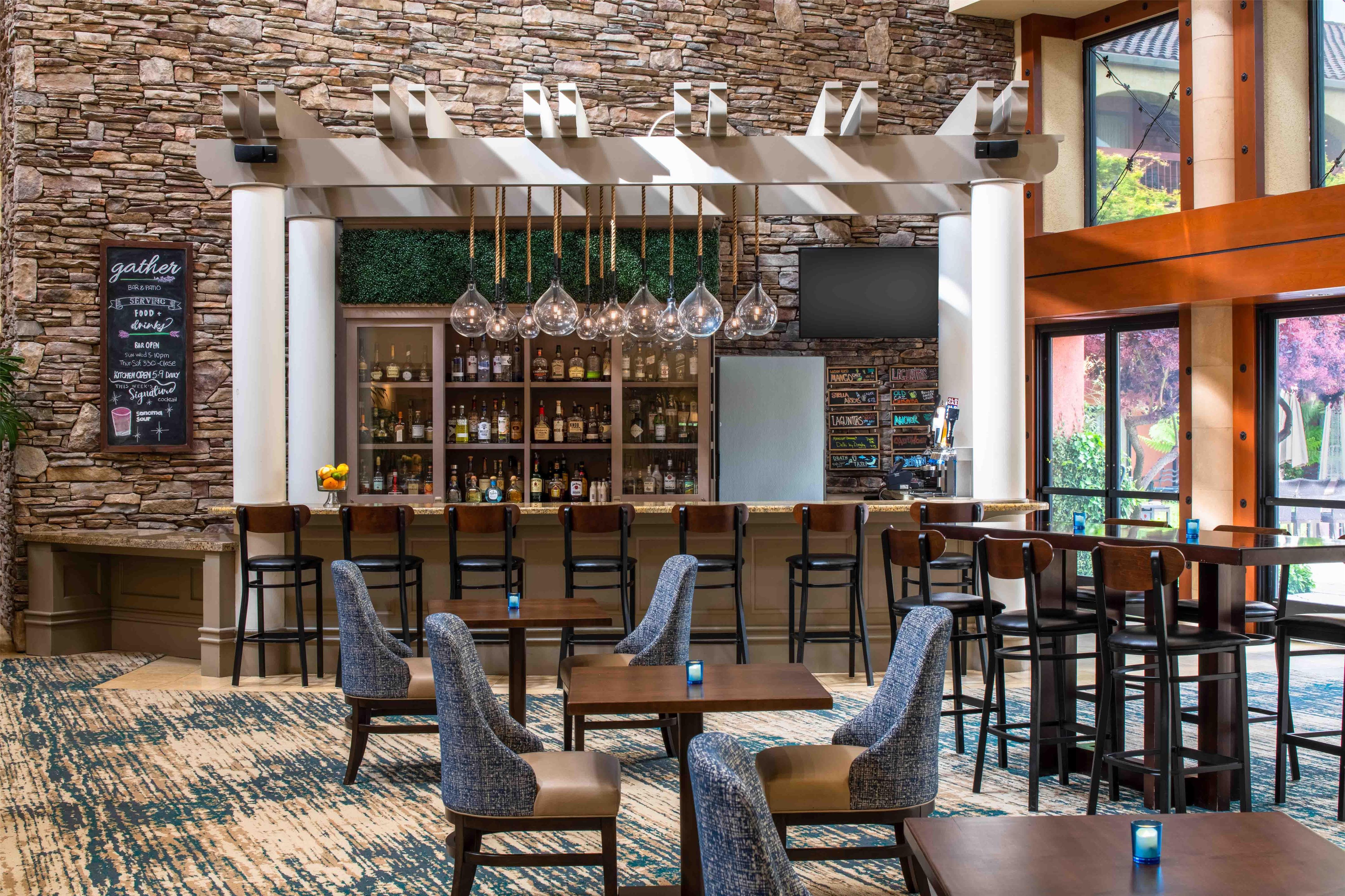 Lobby | DoubleTree by Hilton Sonoma - Wine Country