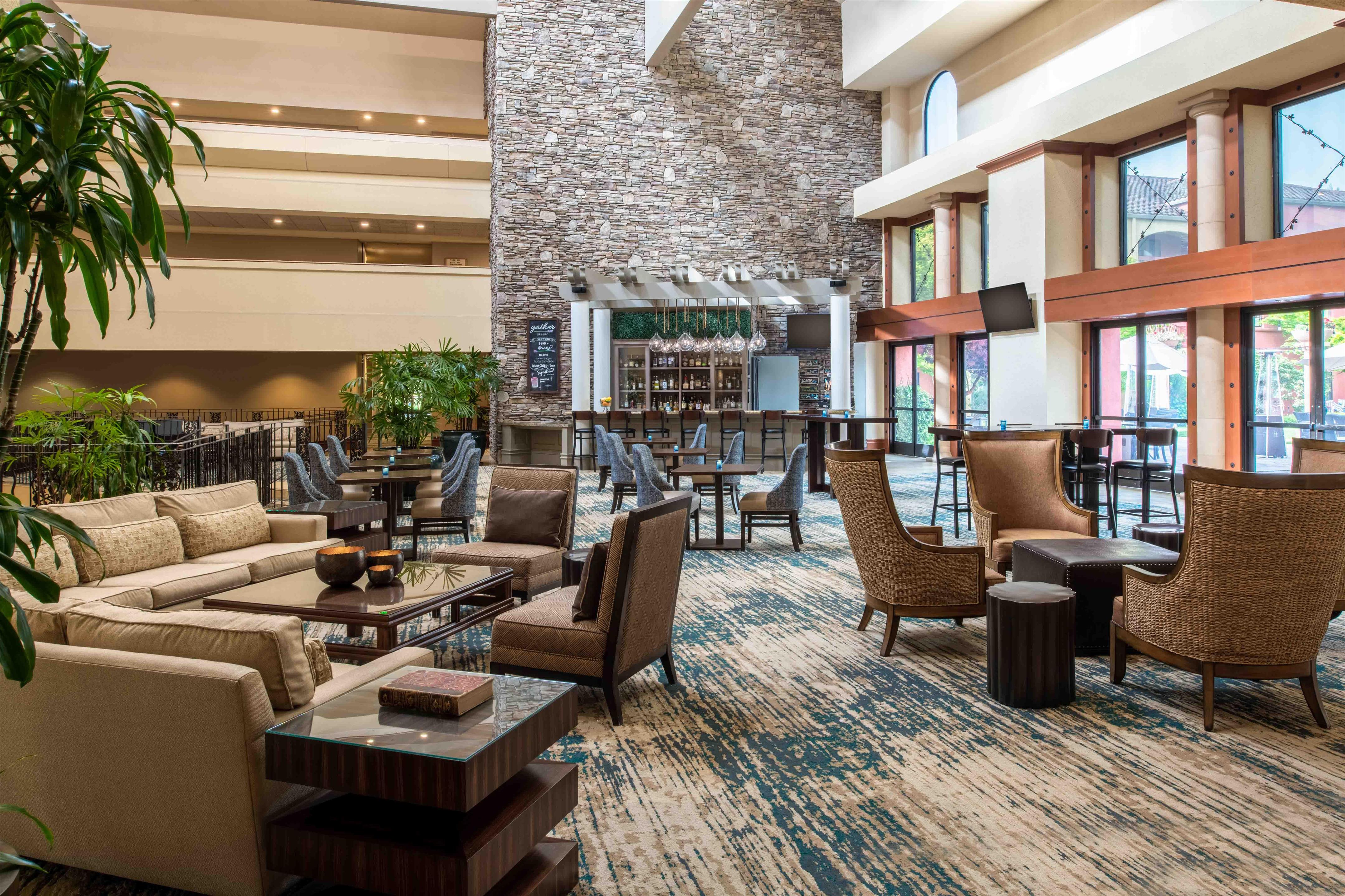 Lobby | DoubleTree by Hilton Sonoma - Wine Country