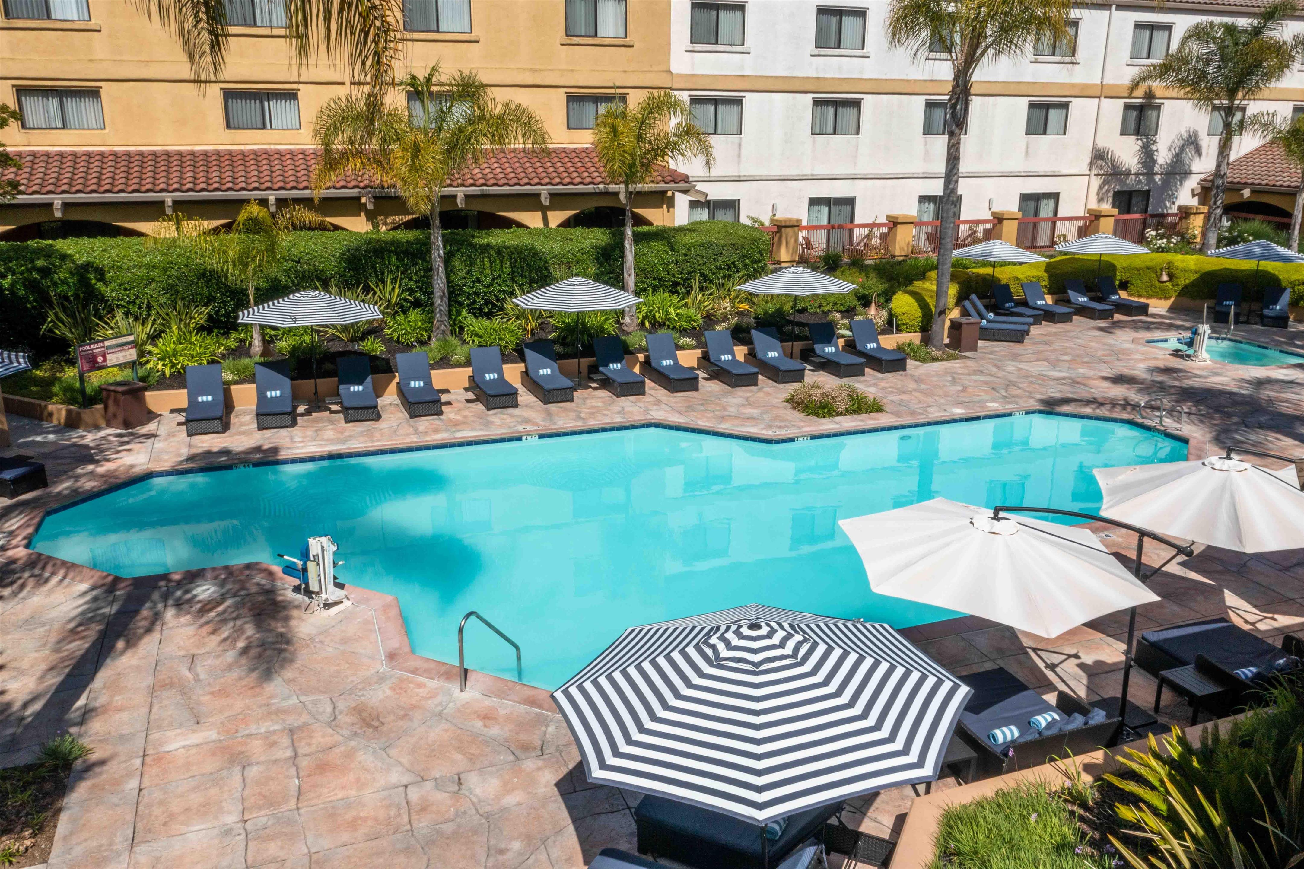 Pool | DoubleTree by Hilton Sonoma - Wine Country