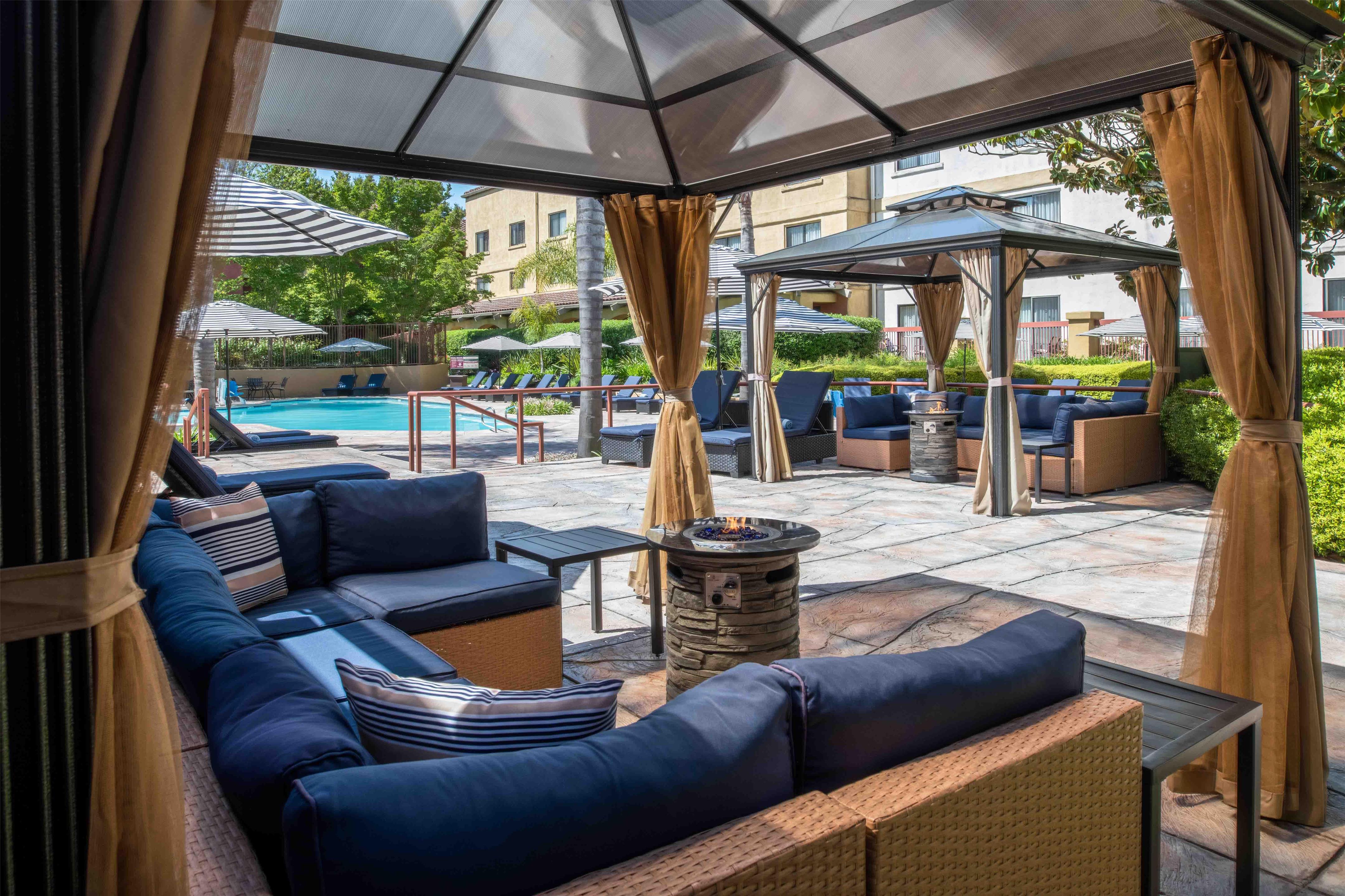 Pool | DoubleTree by Hilton Sonoma - Wine Country