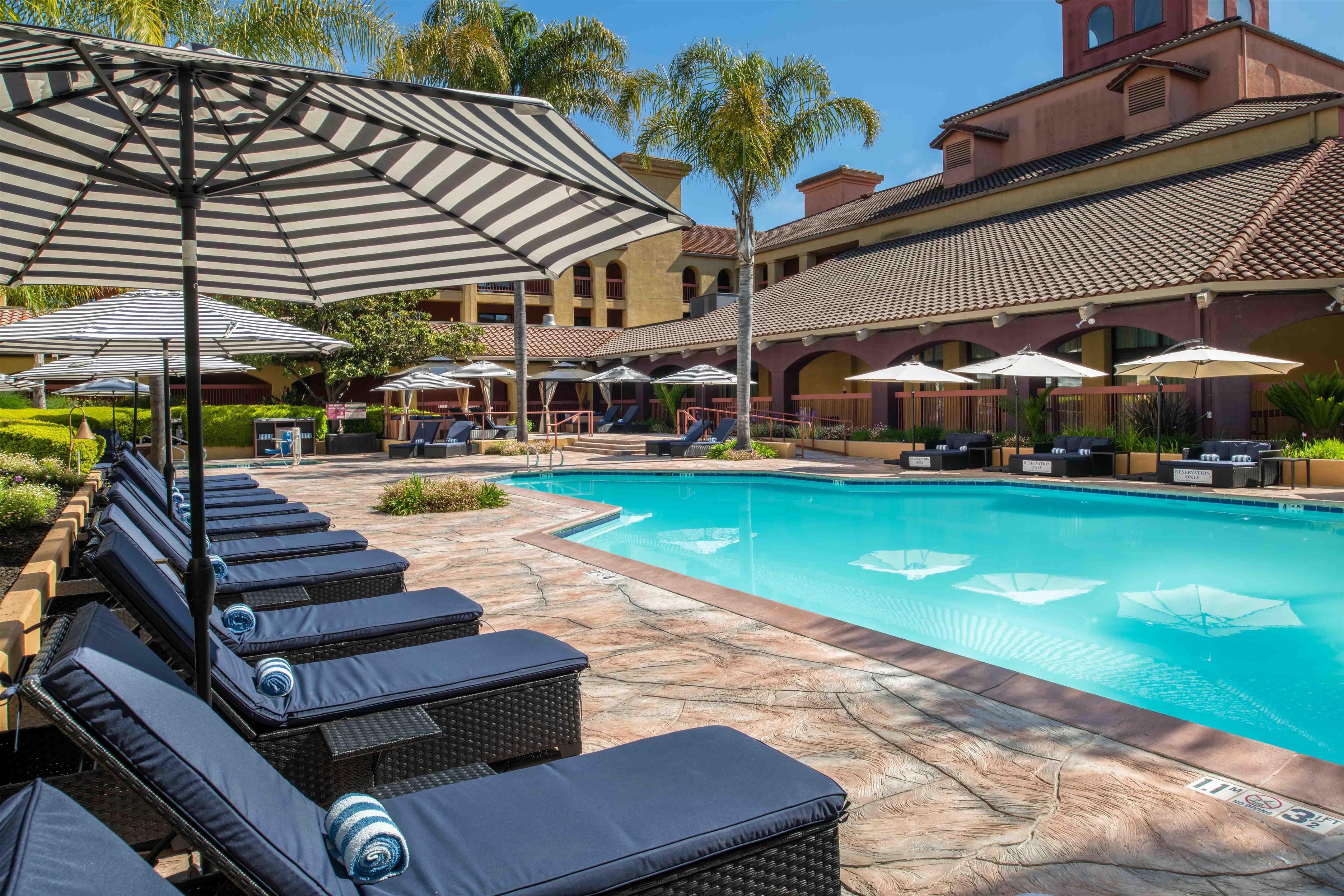 Pool | DoubleTree by Hilton Sonoma - Wine Country