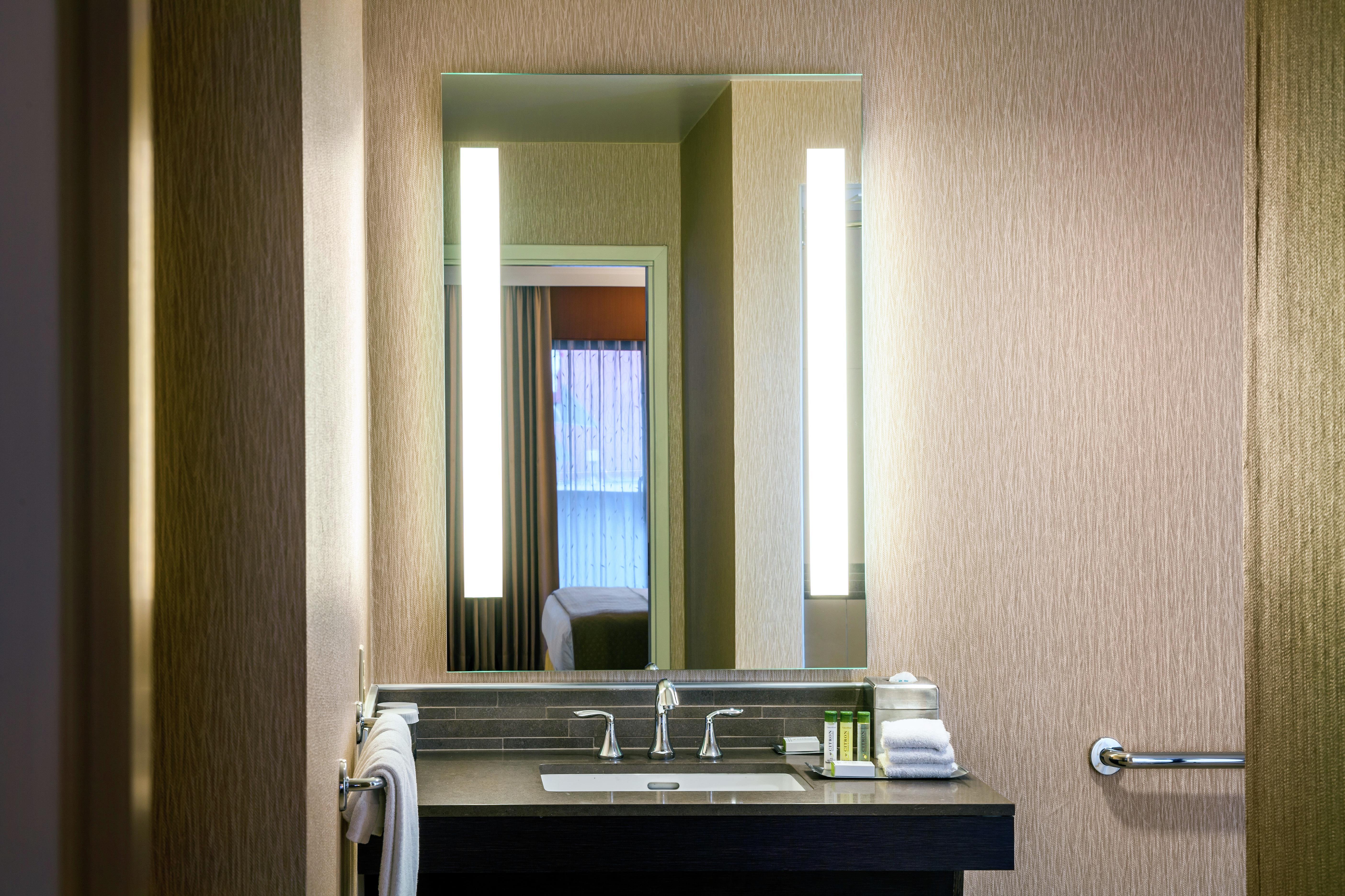 DoubleTree by Hilton Sonoma - Wine Country Room Type - 1 KG ACC BATHTUB