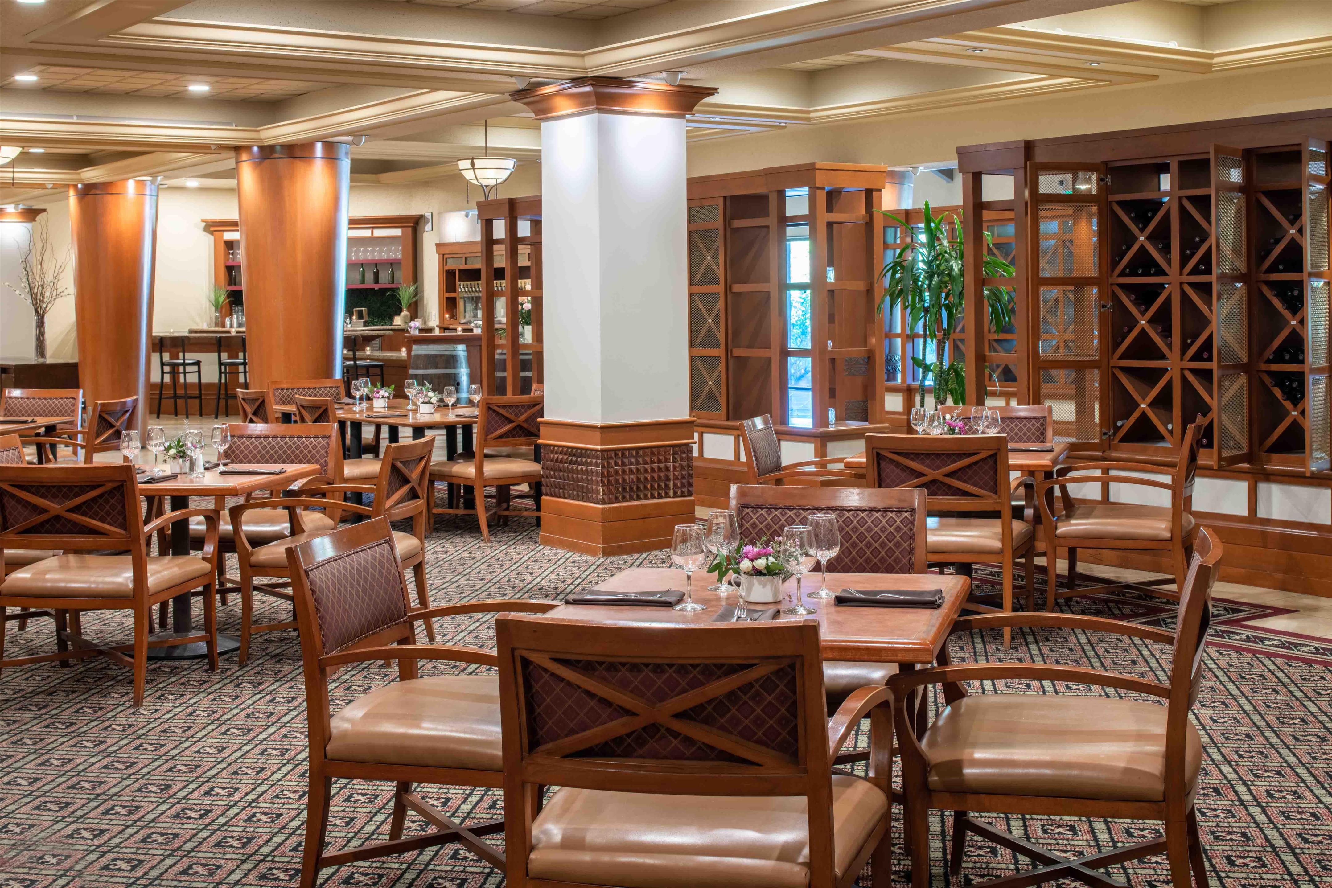 Breakfast Area | DoubleTree by Hilton Sonoma - Wine Country