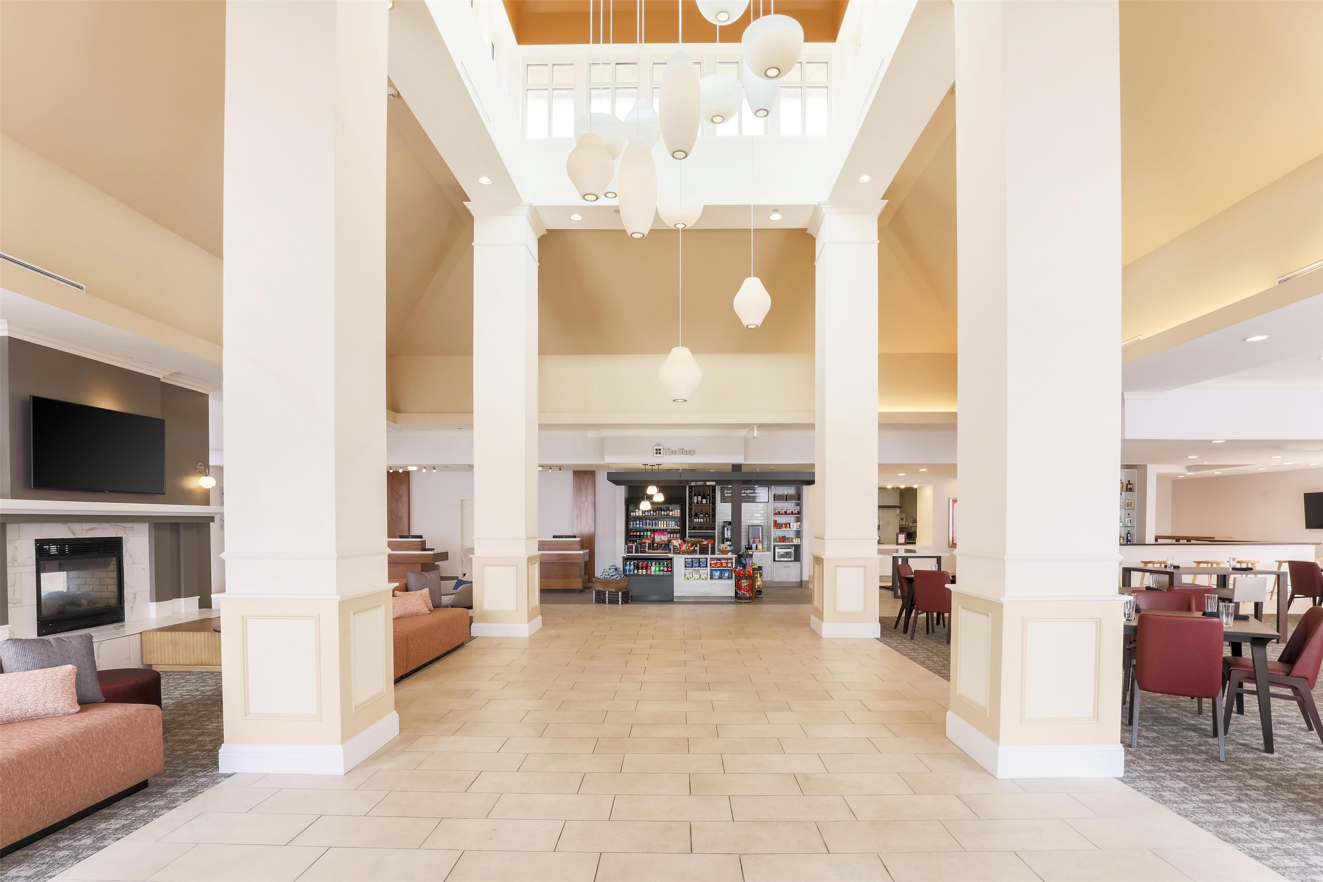 Lobby | Hilton Garden Inn Reno