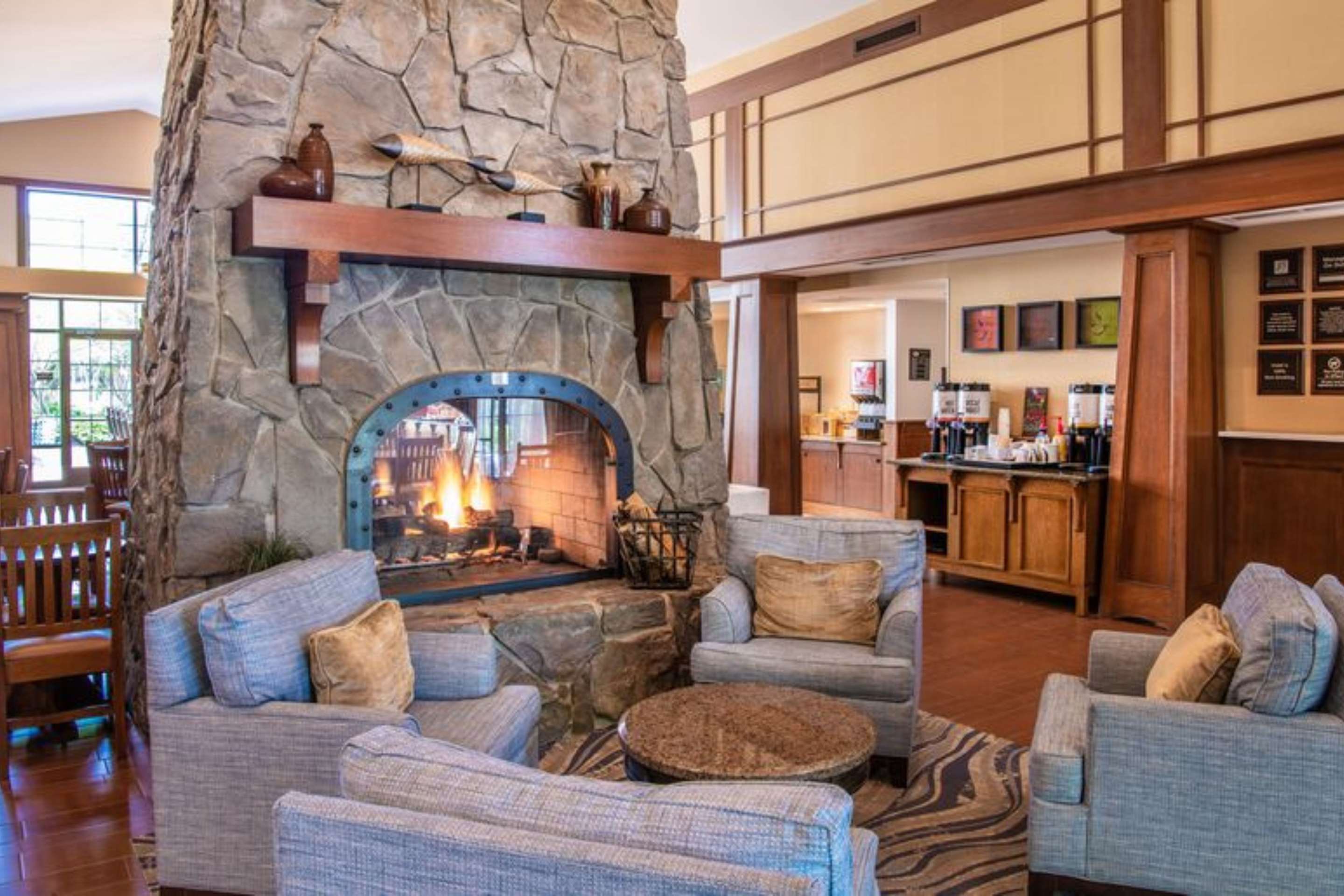 Lobby | Hampton Inn & Suites Rochester/Victor