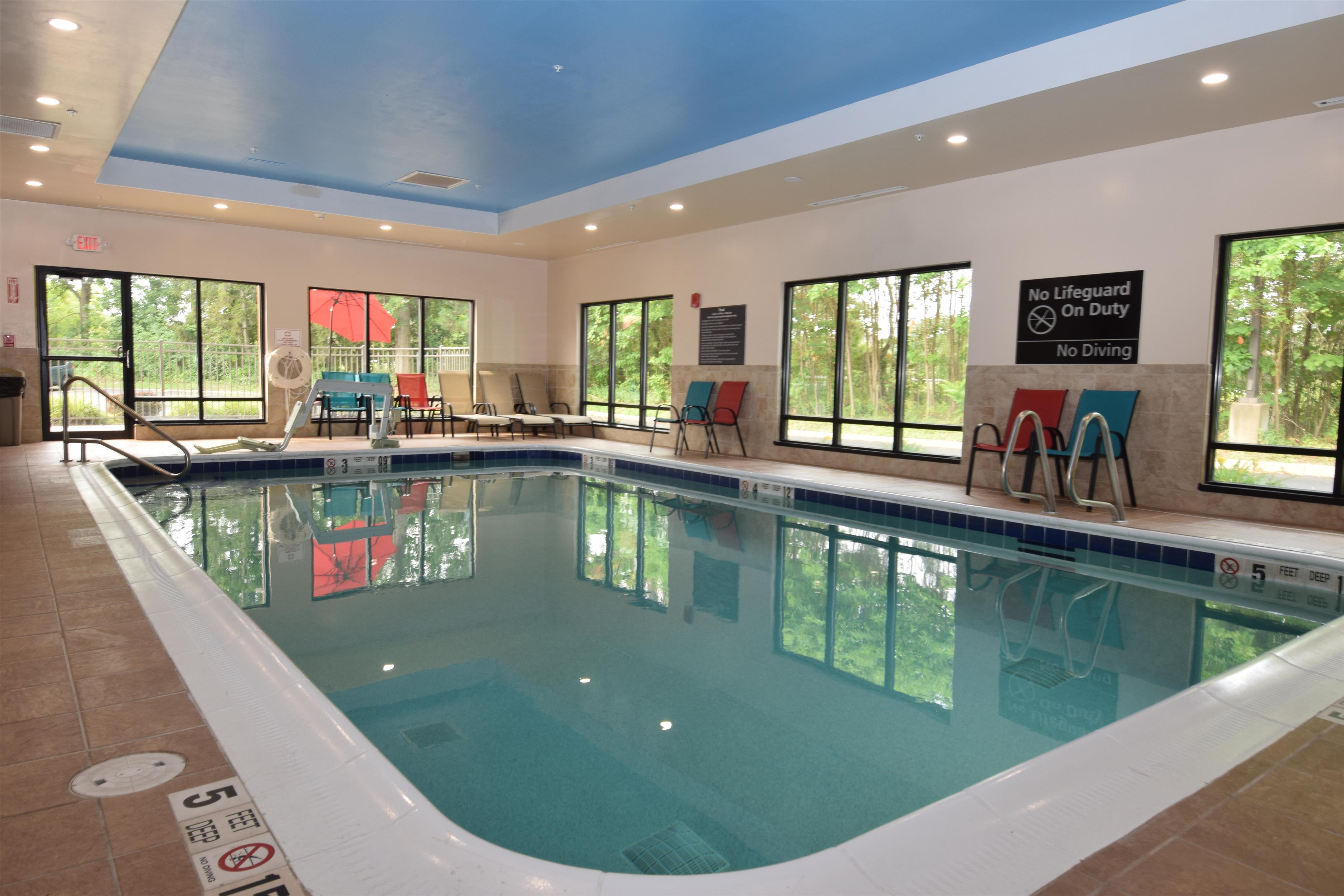 Pool | Hampton Inn Rochester-Greece