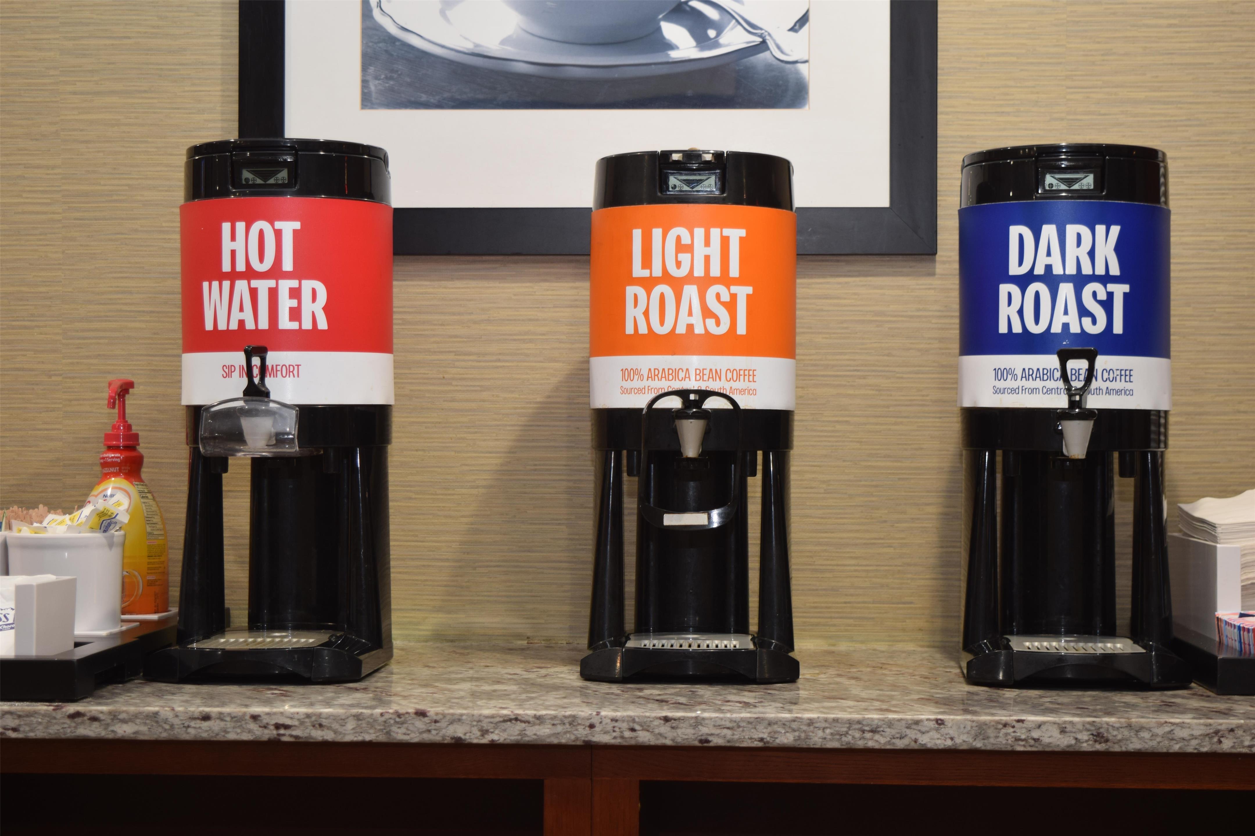 Breakfast Area | Hampton Inn Rochester-Greece