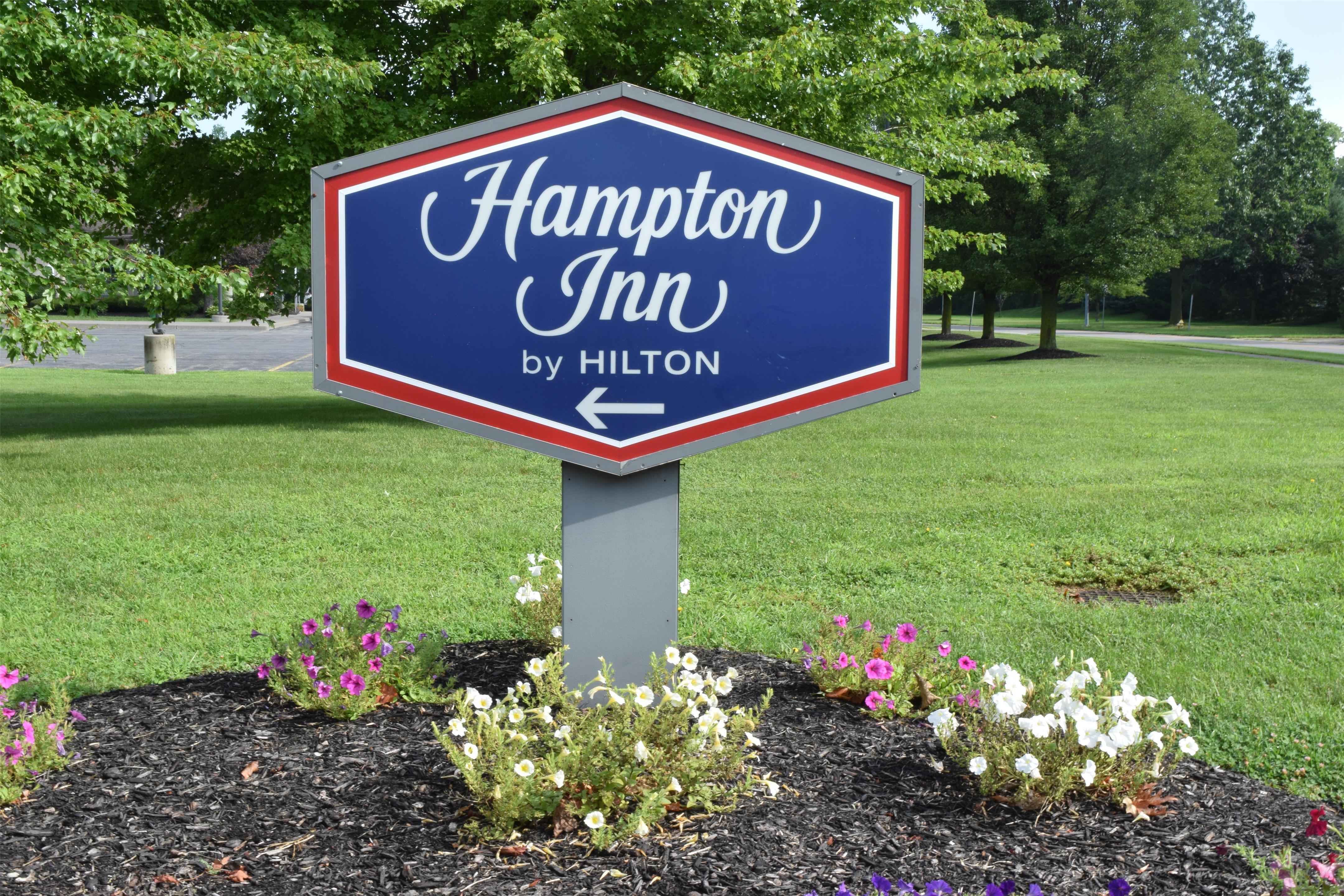 Exterior | Hampton Inn Rochester-Greece