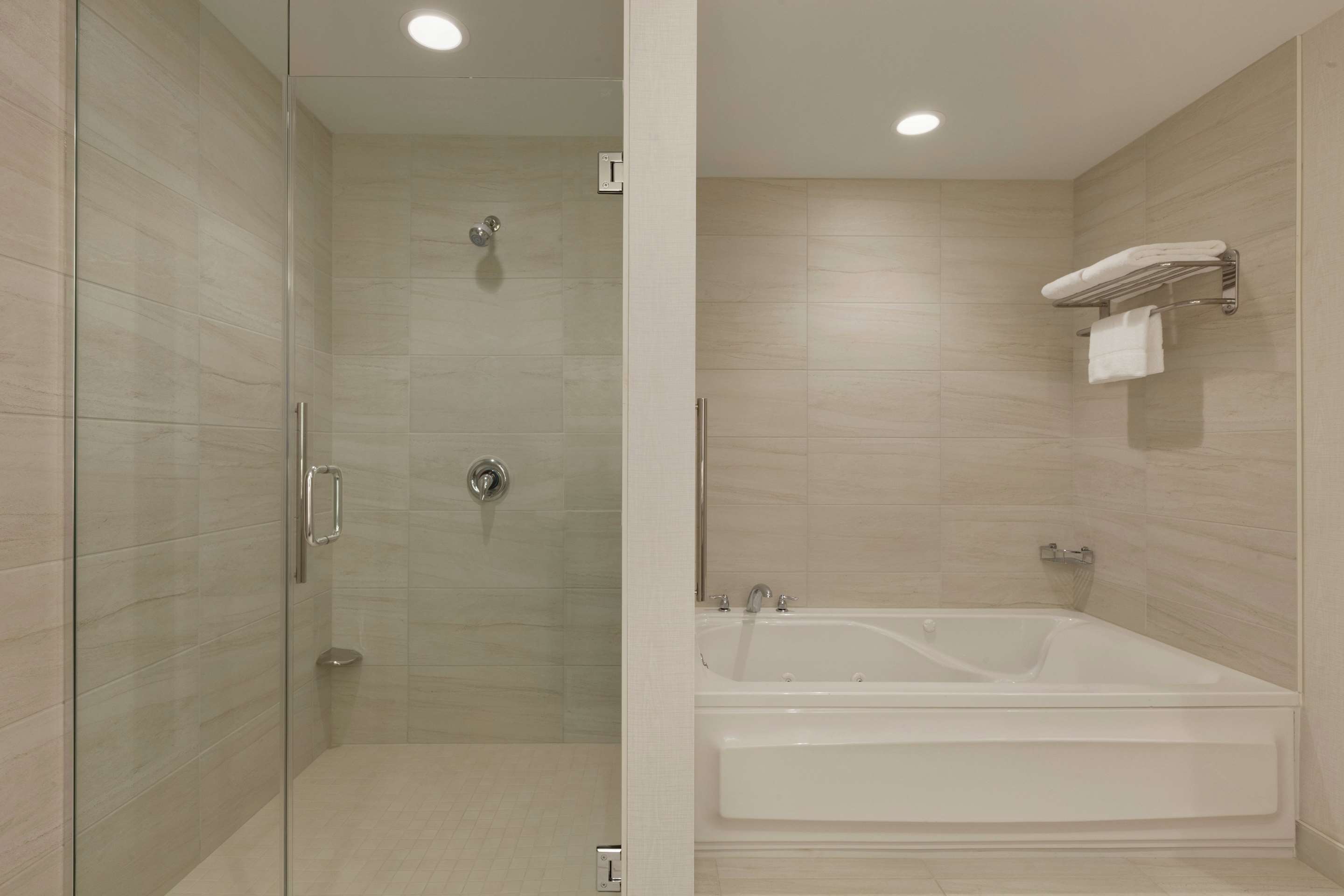 Guest room bath