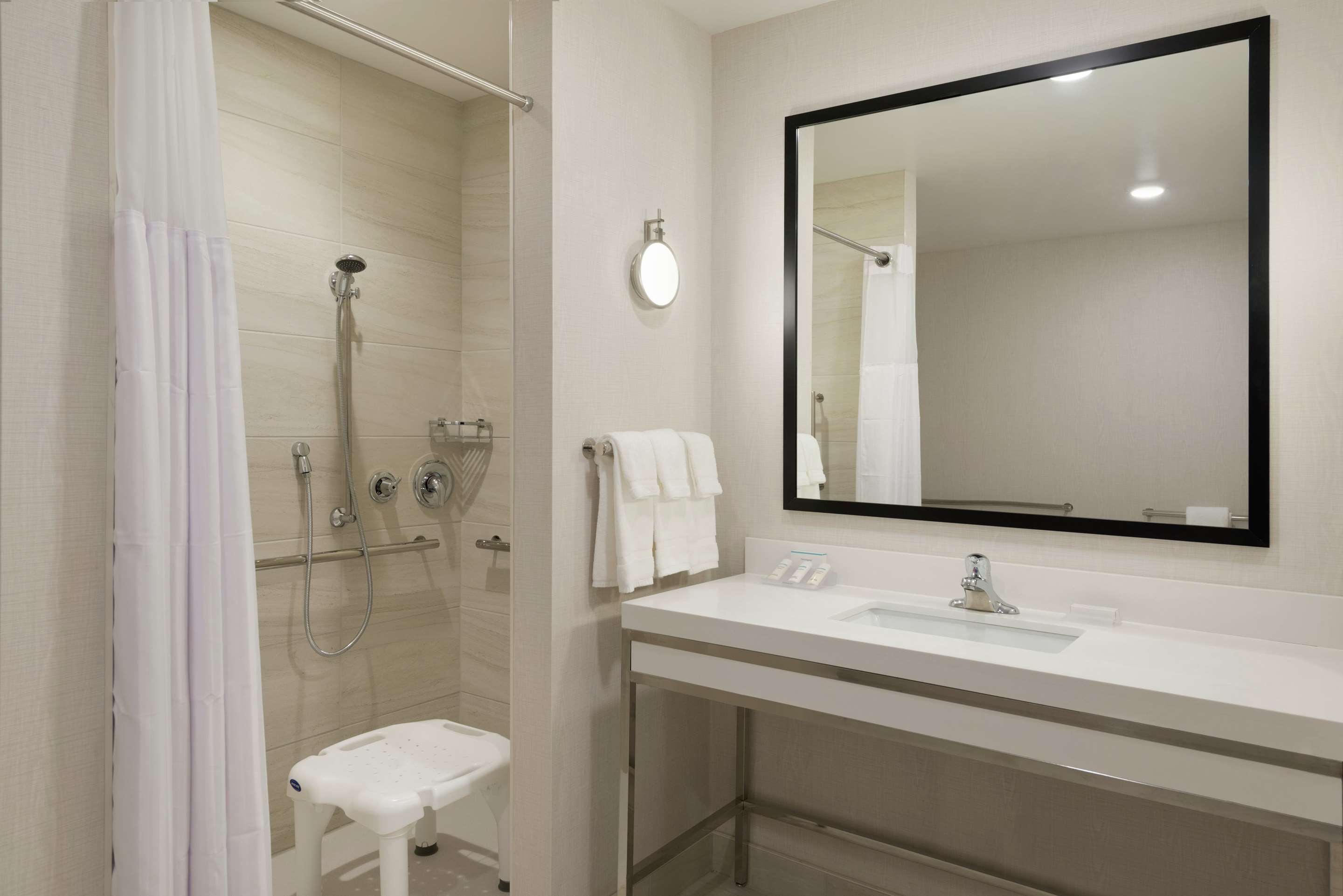 Guest room bath