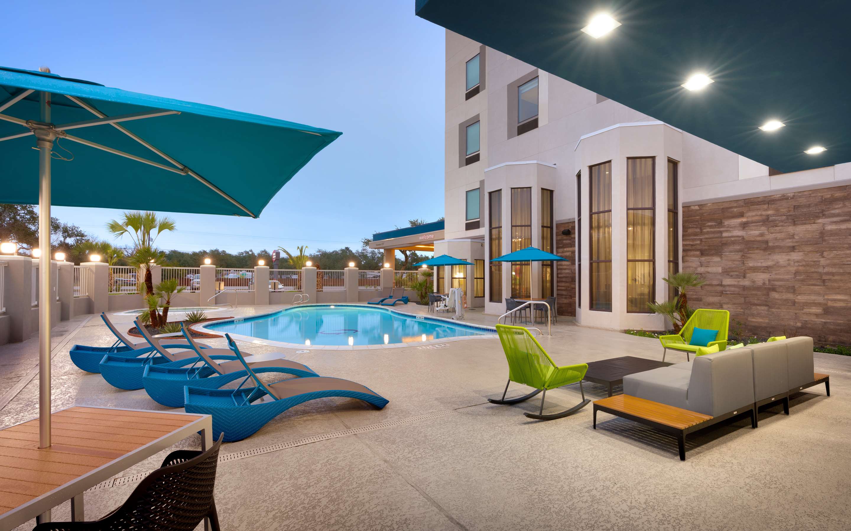 Pool | Hampton Inn & Suites Rockport-Fulton