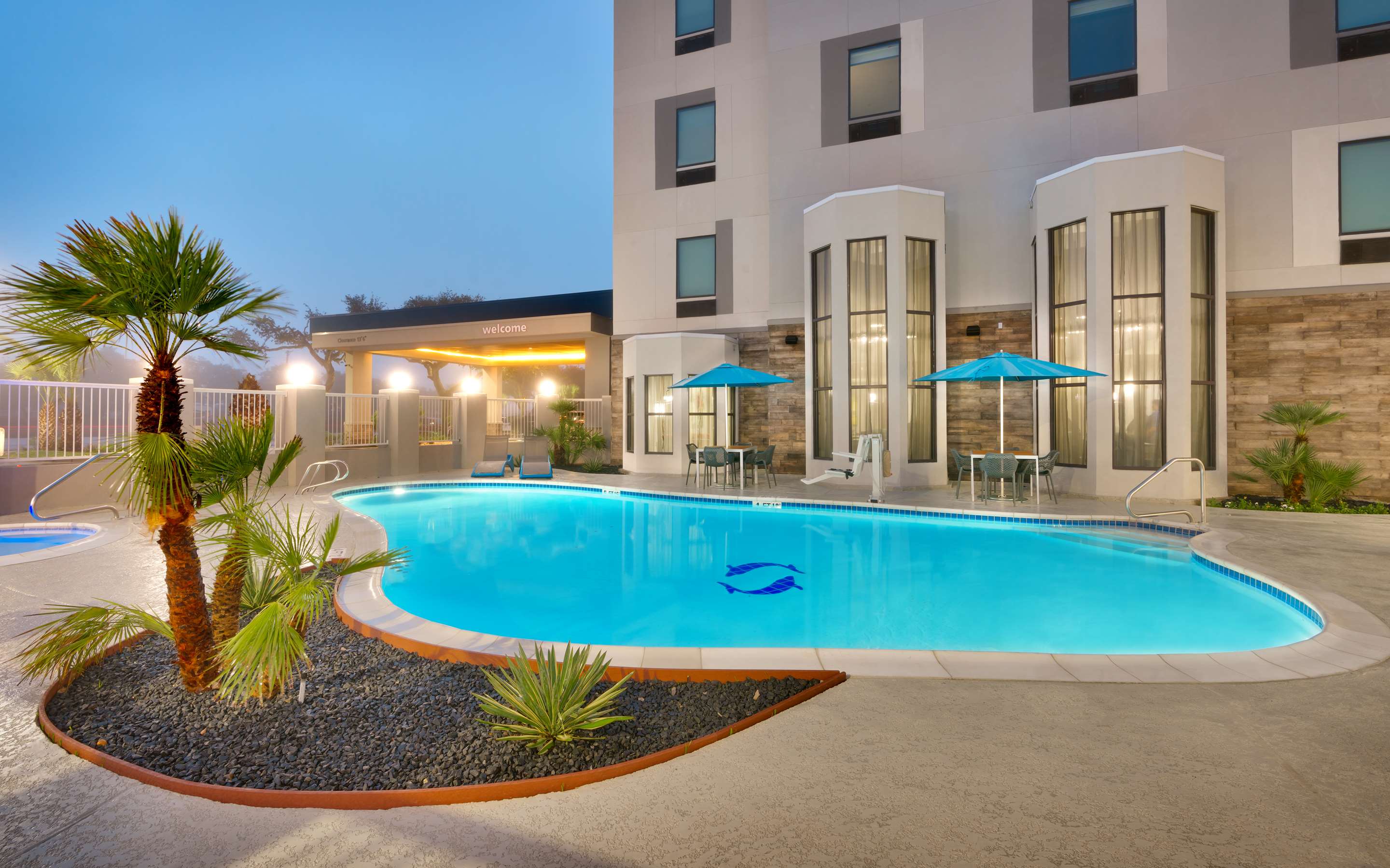 Pool | Hampton Inn & Suites Rockport-Fulton