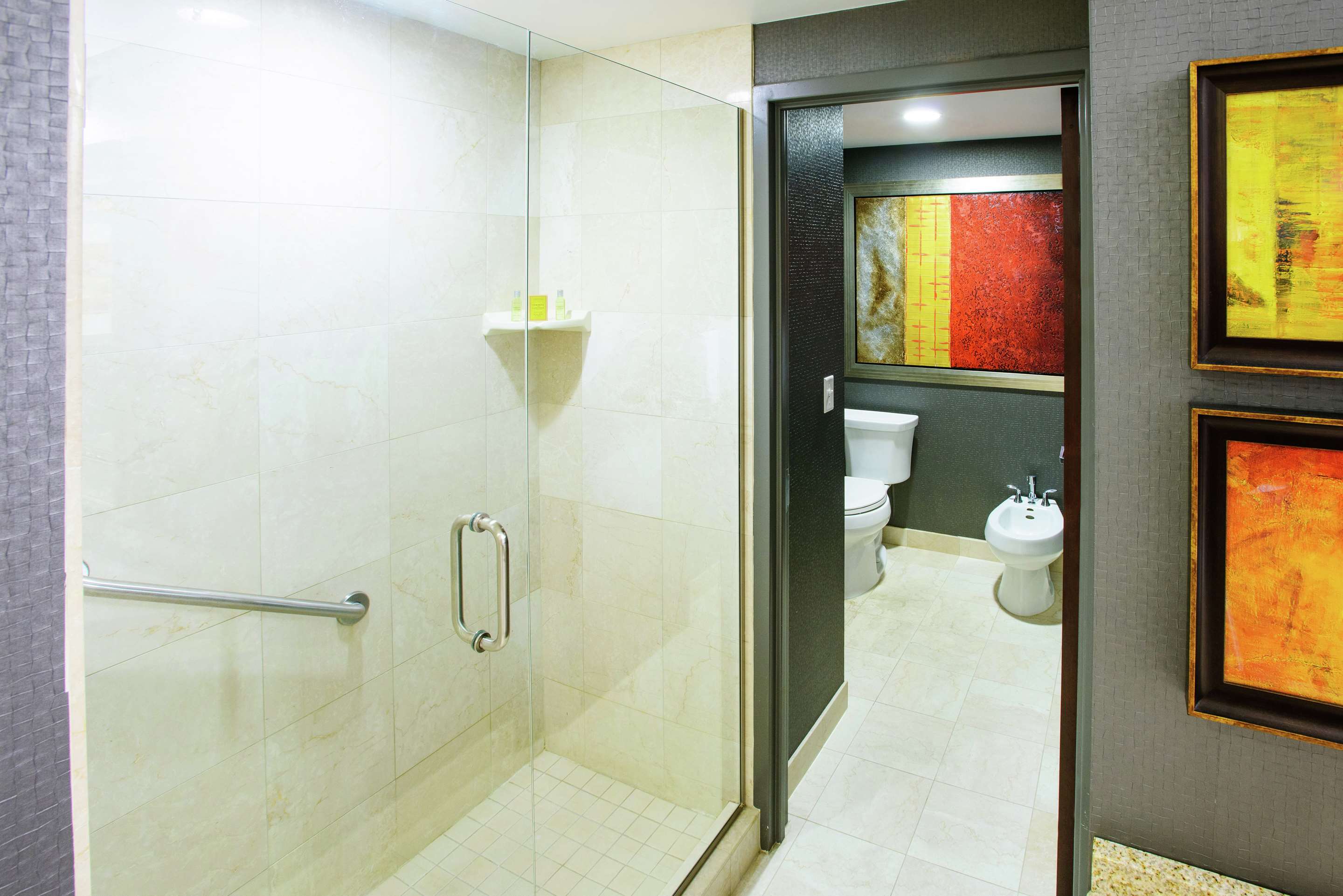 Guest room bath