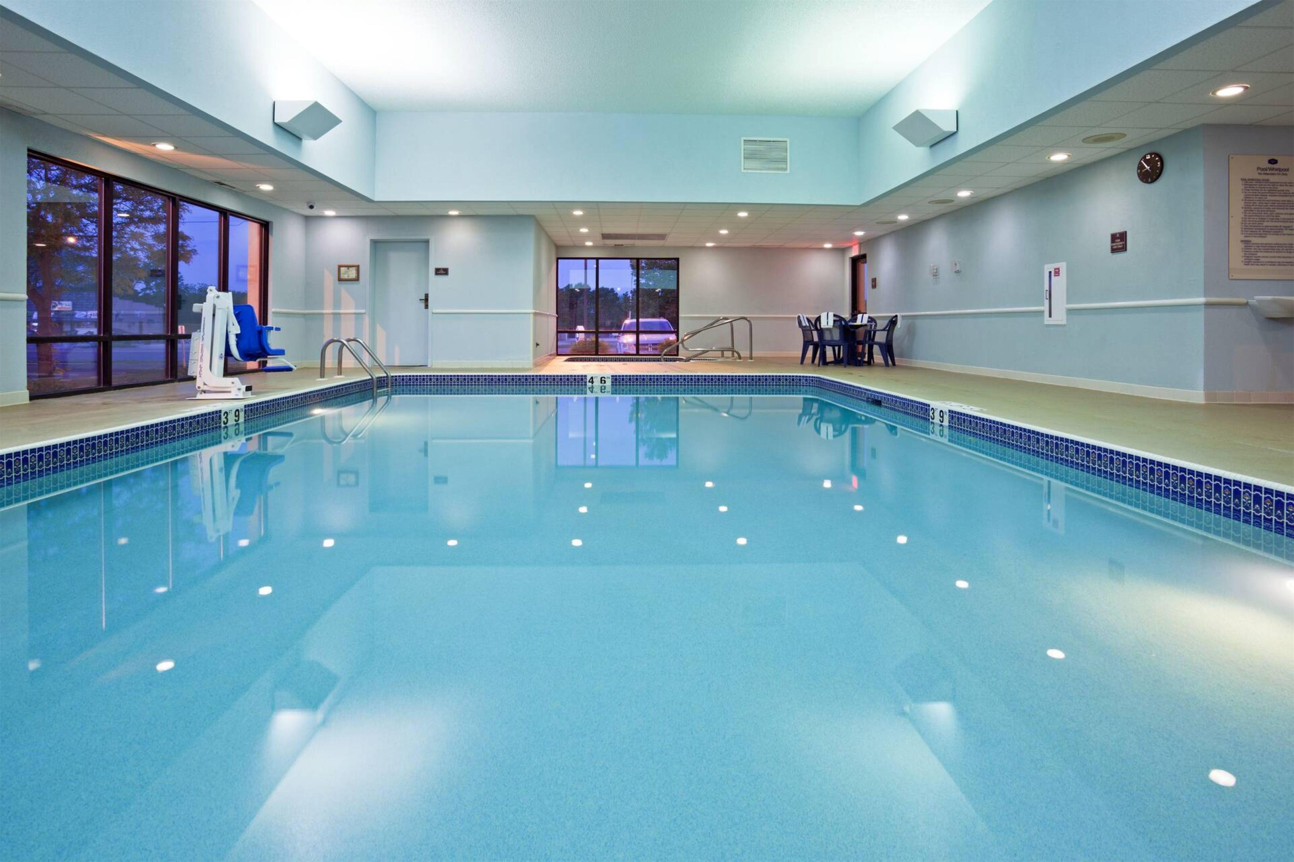 Pool | Hampton Inn Rochester-South