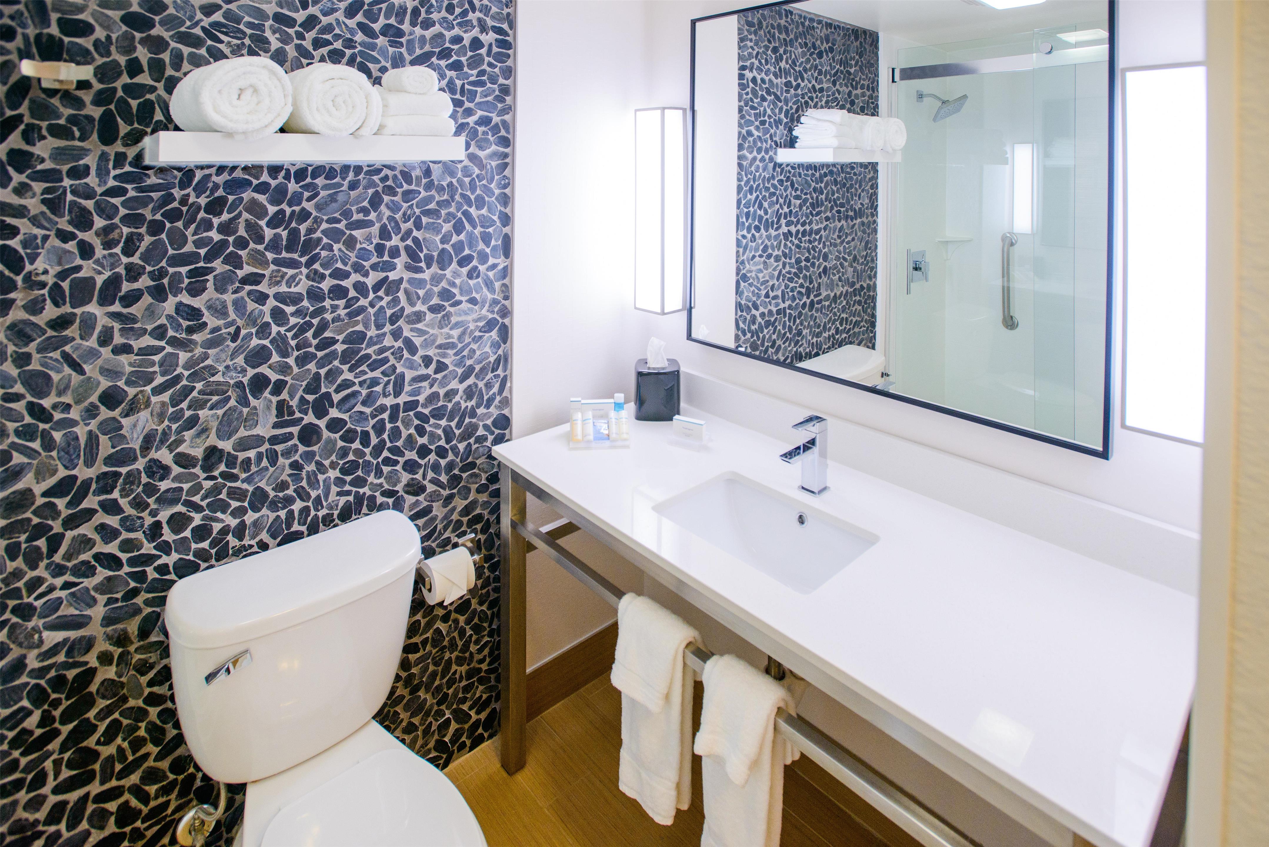 Guest room bath