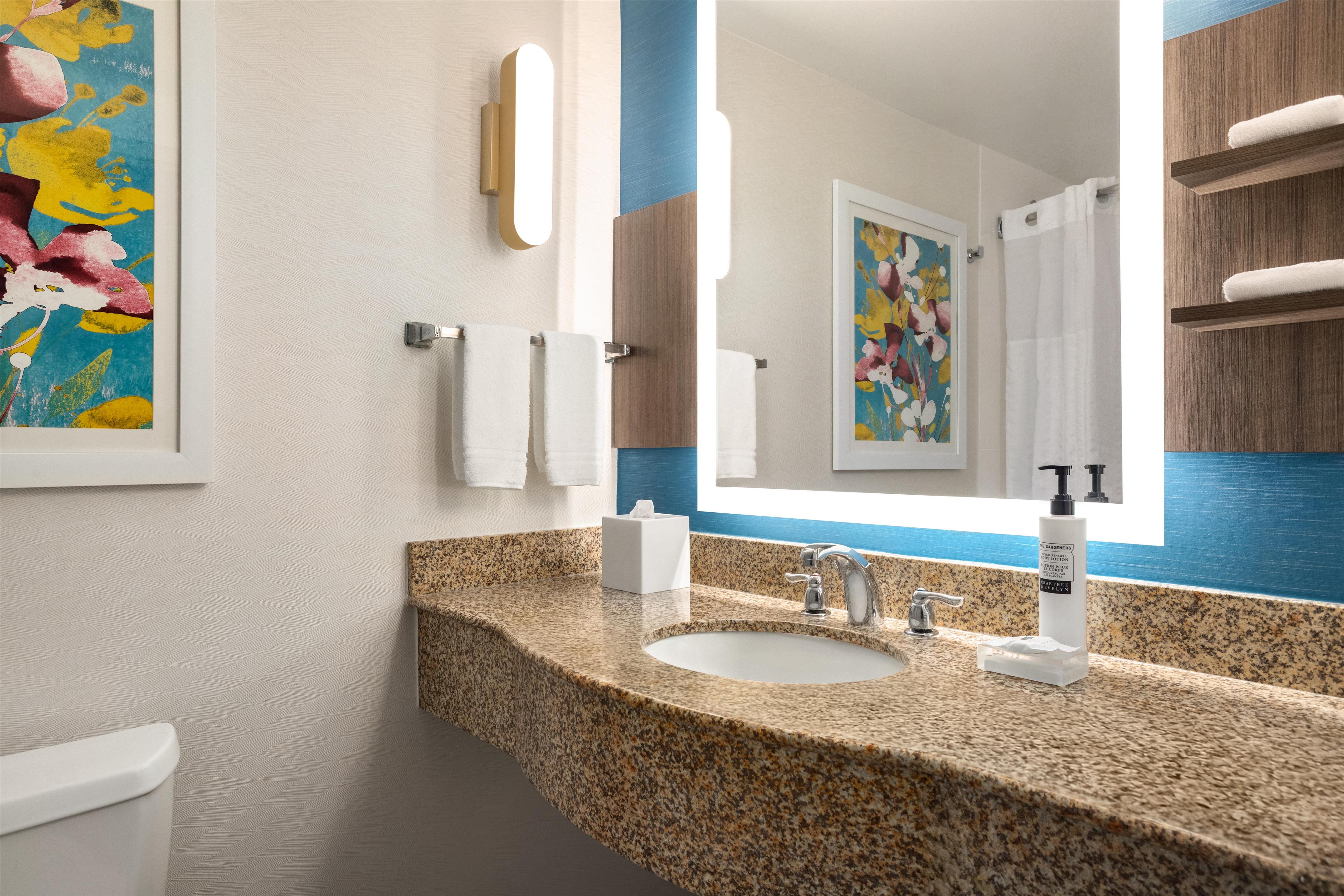 Guest room bath
