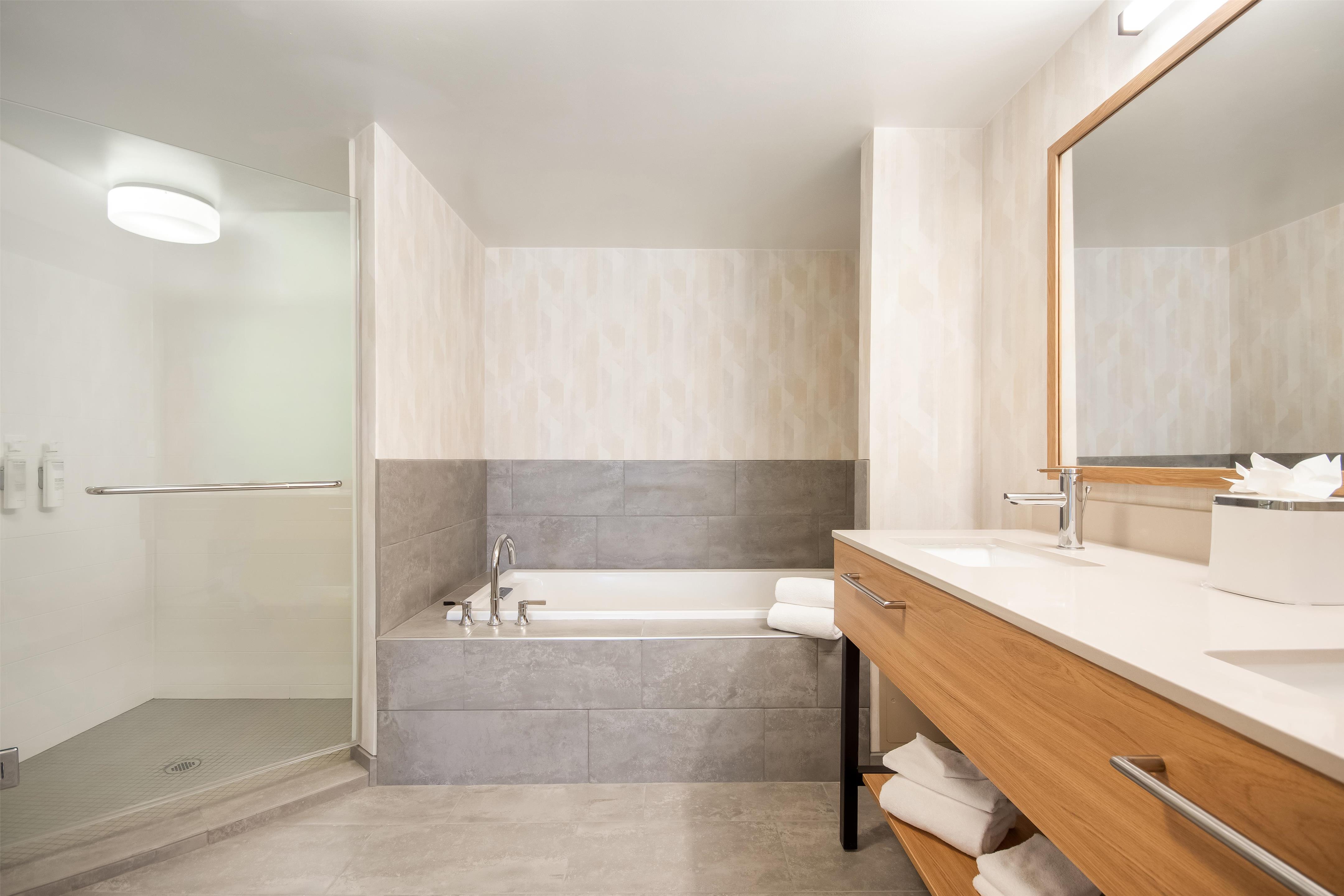 Guest room bath