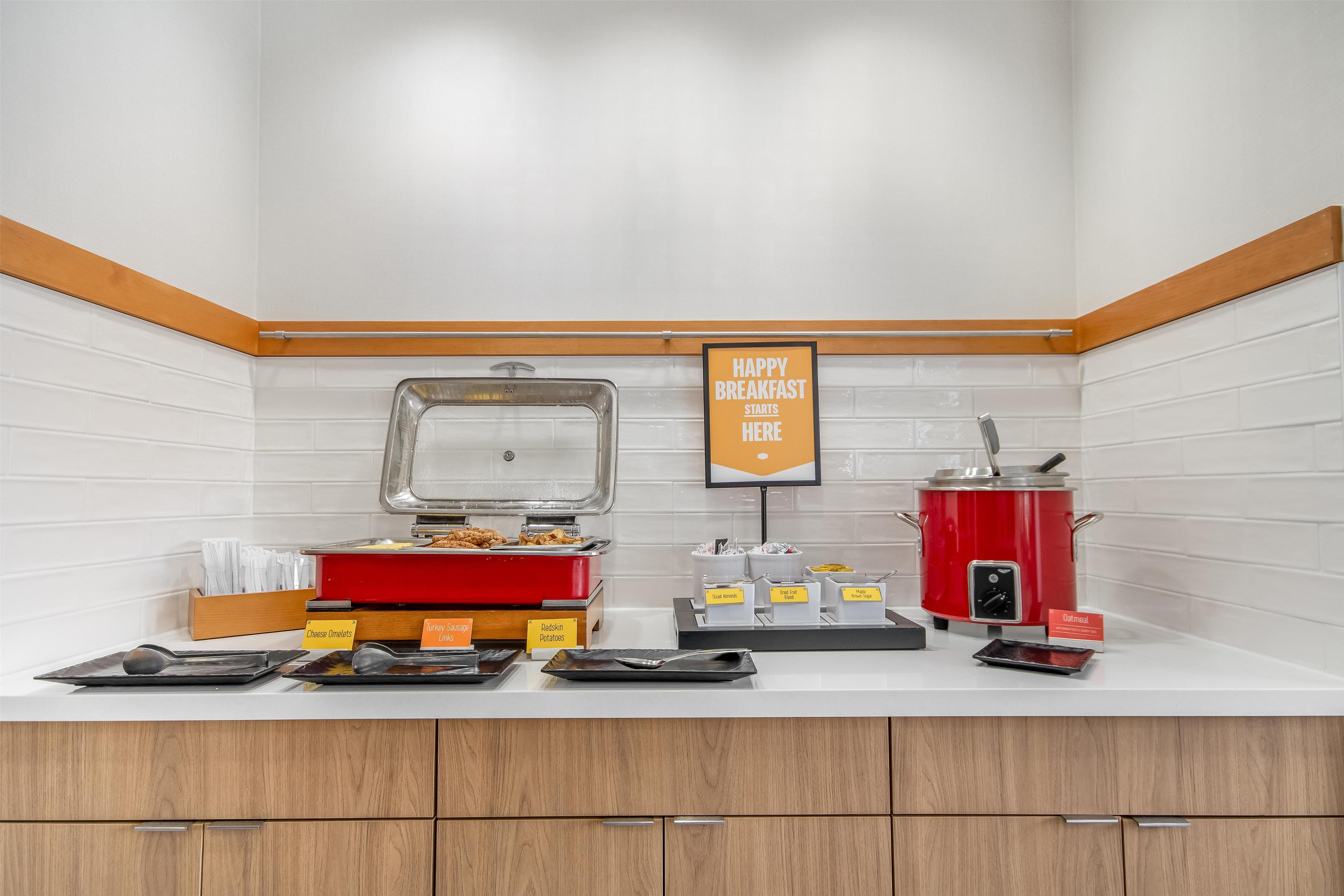 Breakfast Area | Hampton Inn Rutland