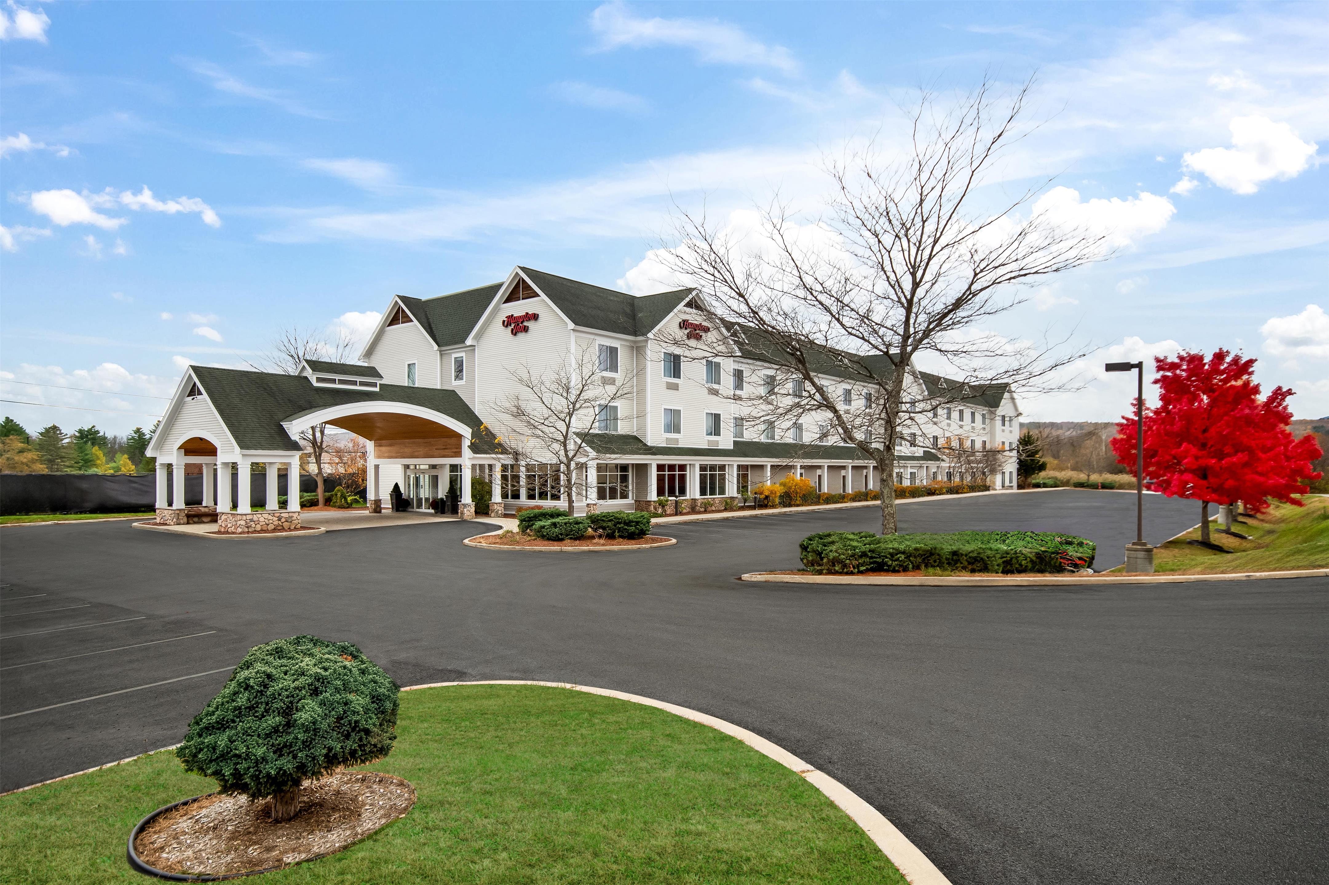 Exterior | Hampton Inn Rutland