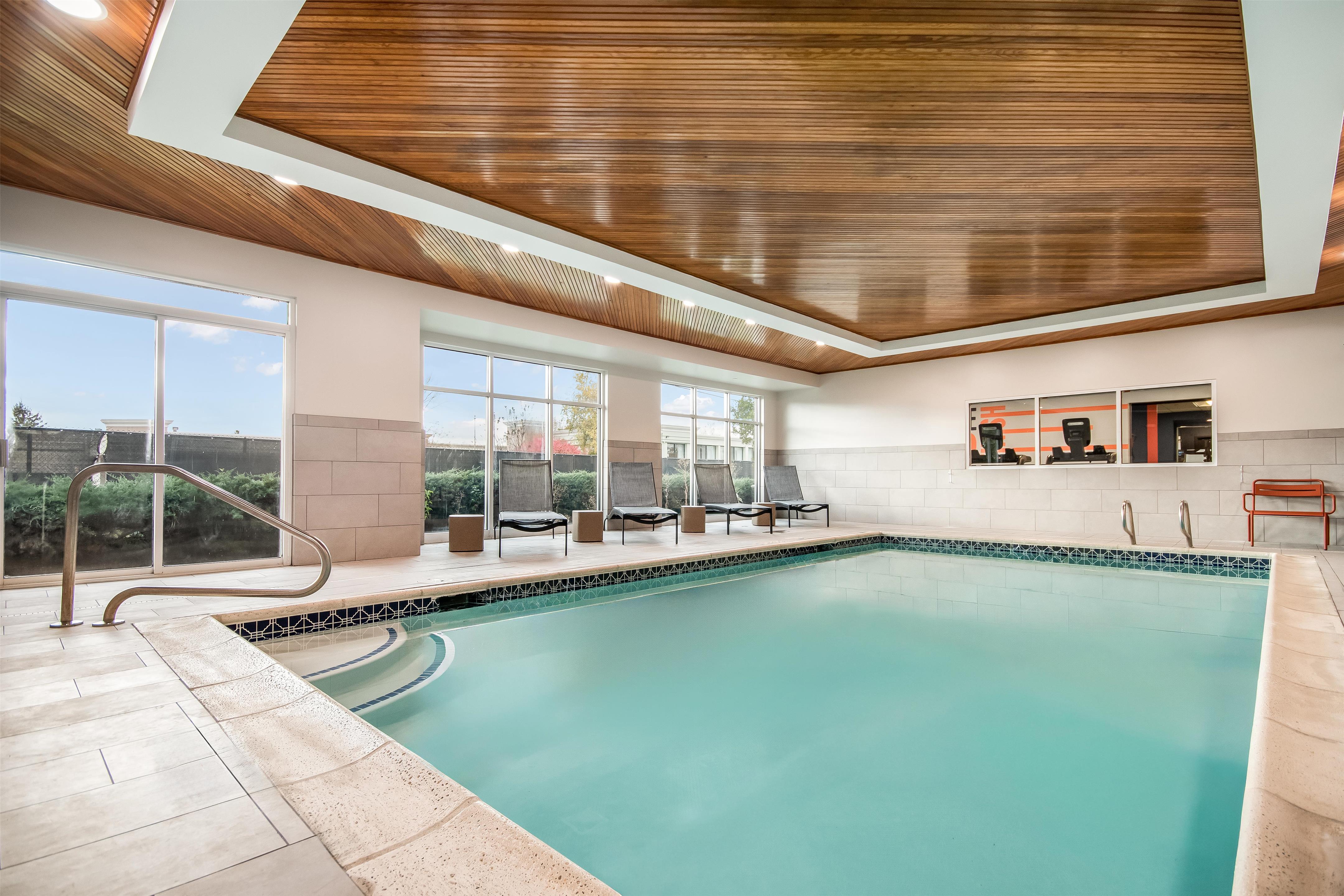 Pool | Hampton Inn Rutland