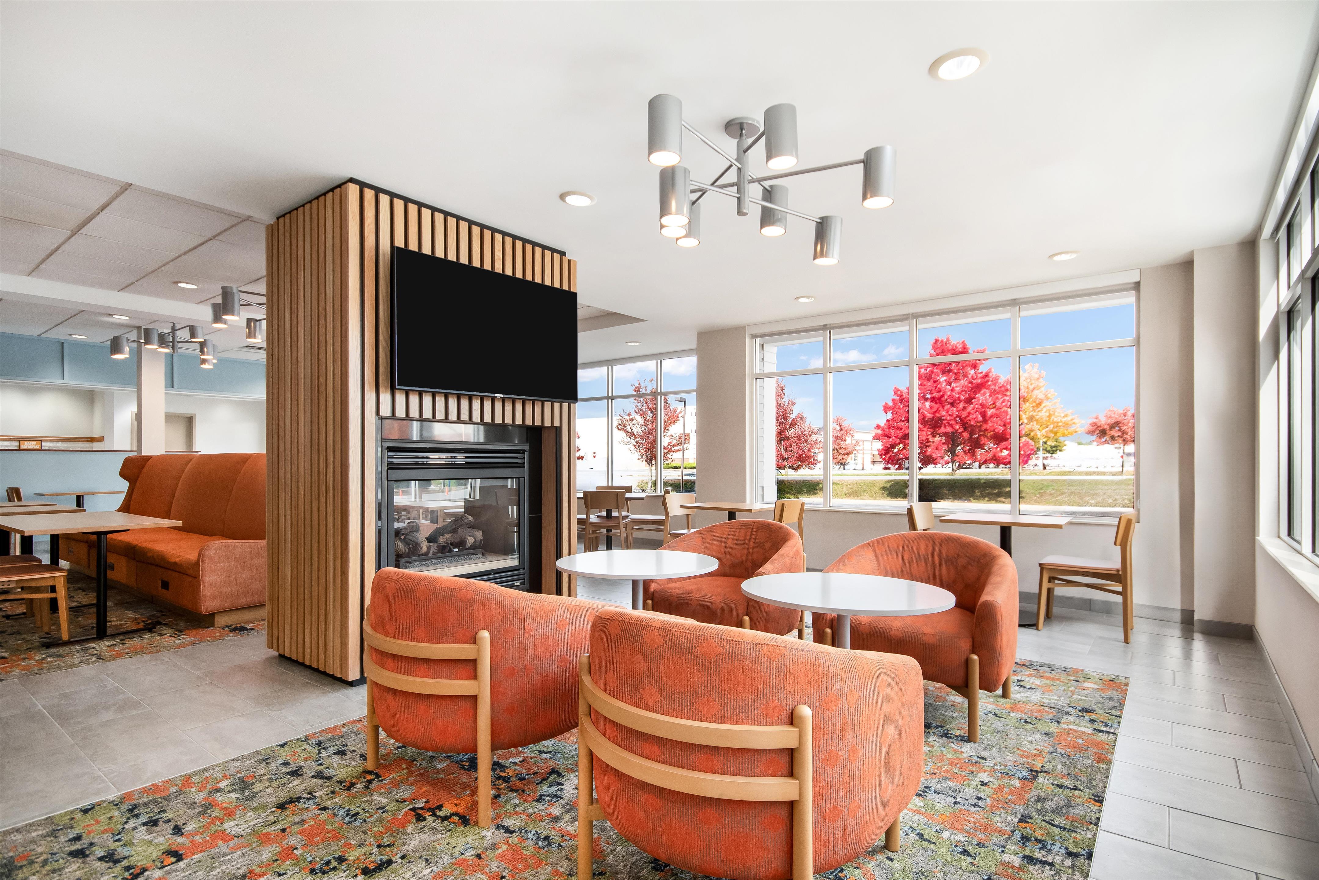 Lobby | Hampton Inn Rutland