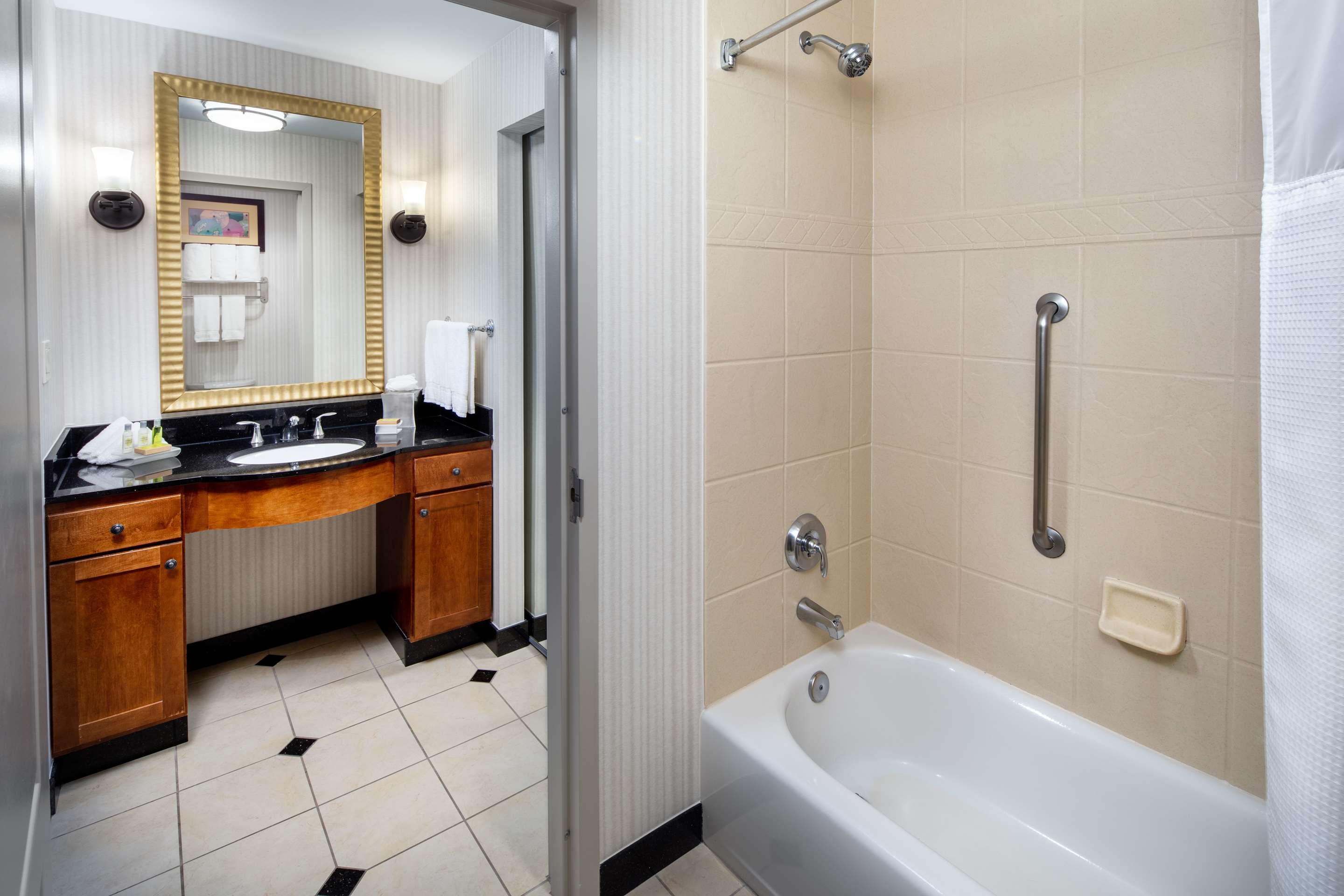 Guest room bath