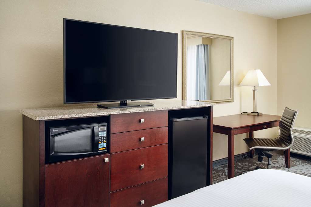 DoubleTree by Hilton Hotel Rocky Mount Room Type - 1KING 2 ROOM SUITE NONSMOK