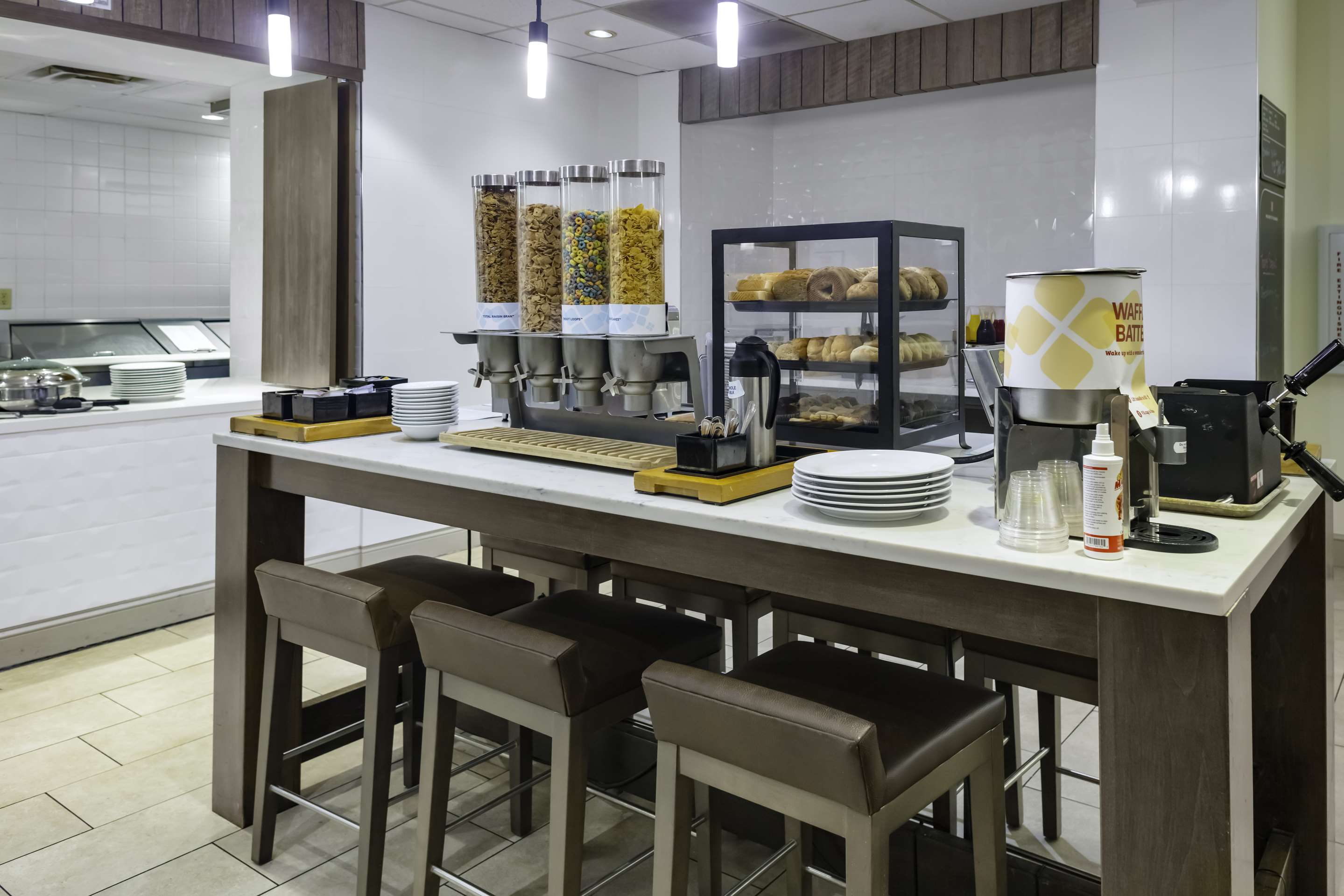 Breakfast Area | Hilton Garden Inn Roanoke Rapids