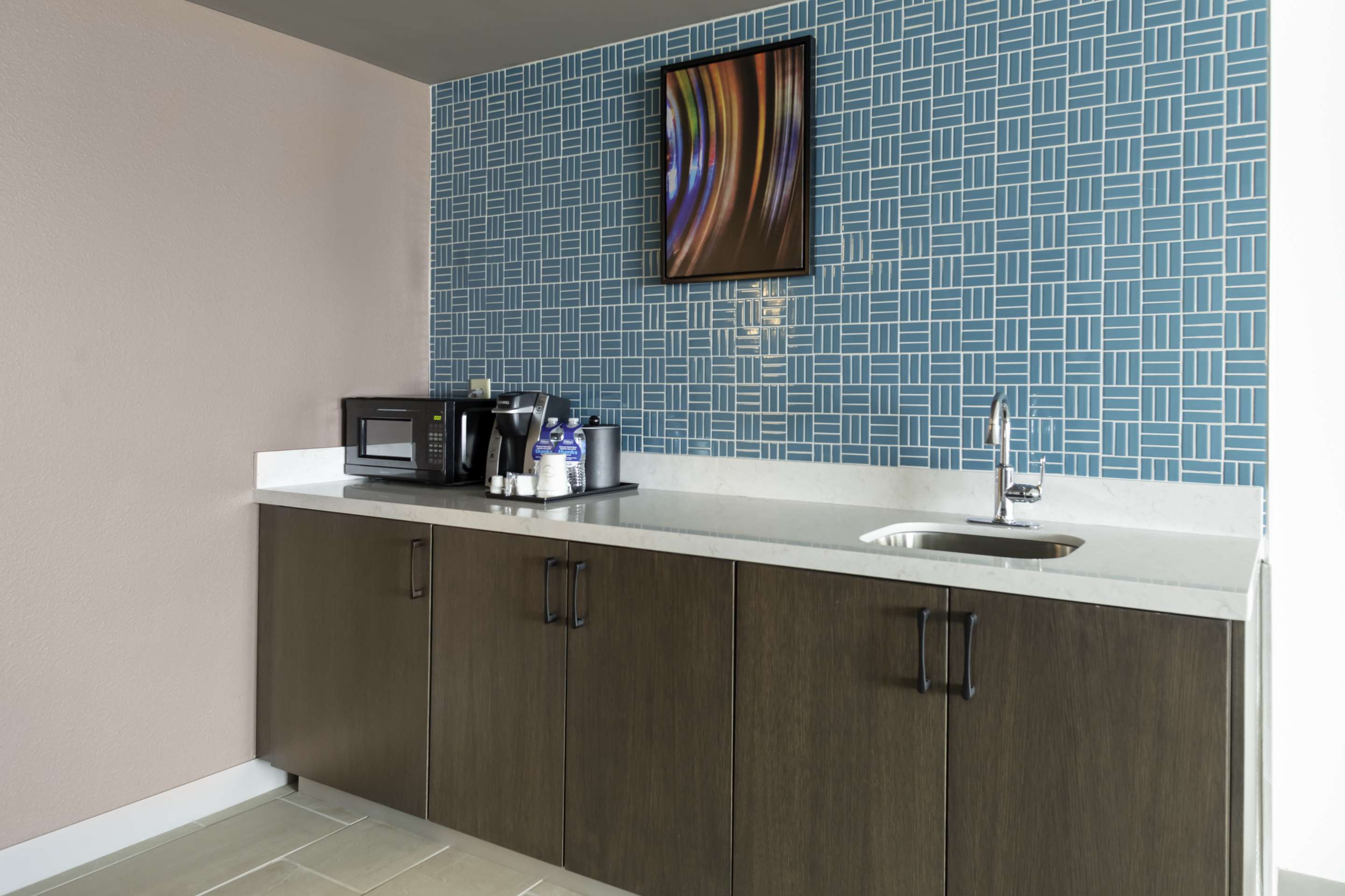 Guest room bath