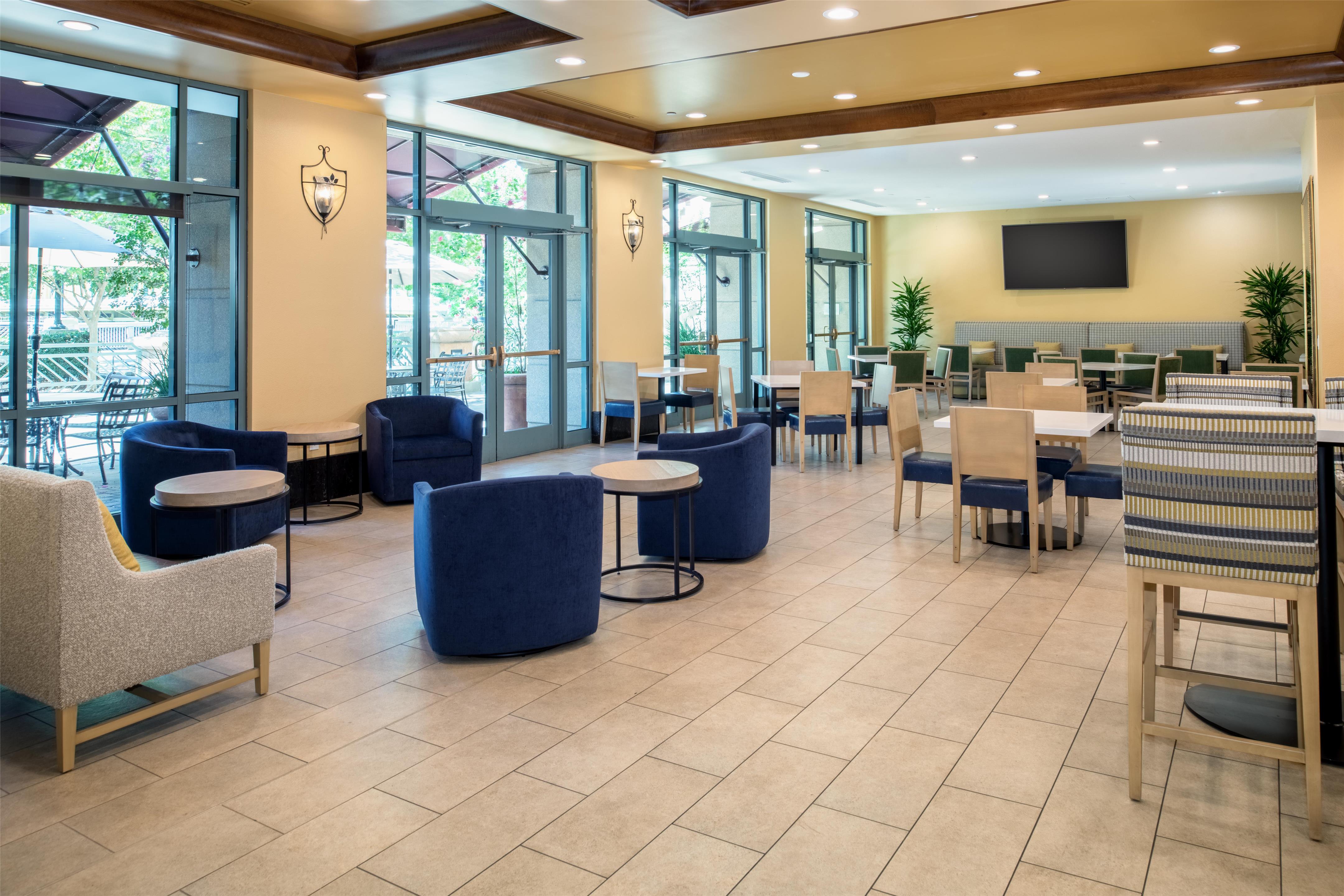 Lobby | Embassy Suites by Hilton Sacramento Riverfront Promenade