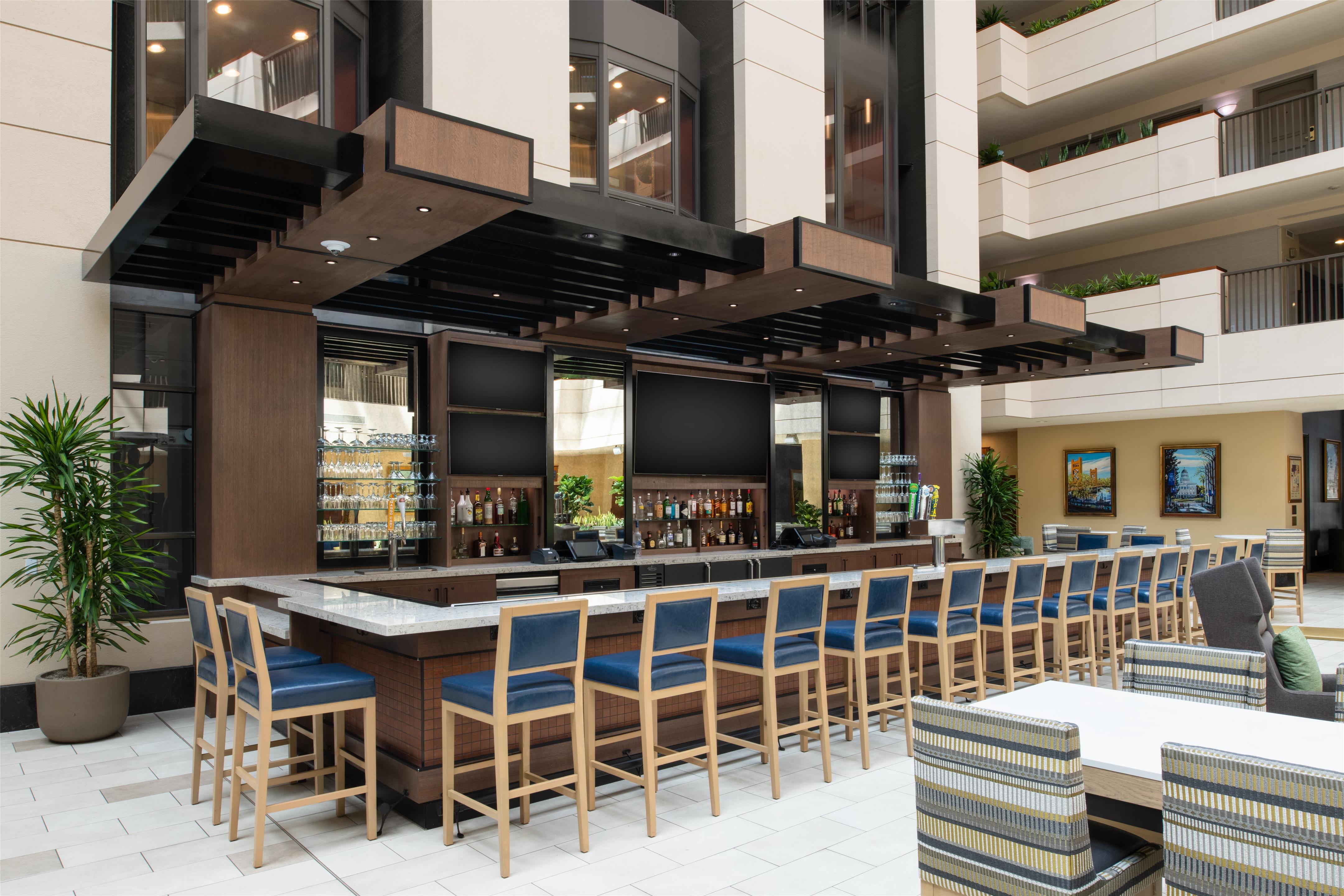 BarLounge | Embassy Suites by Hilton Sacramento Riverfront Promenade
