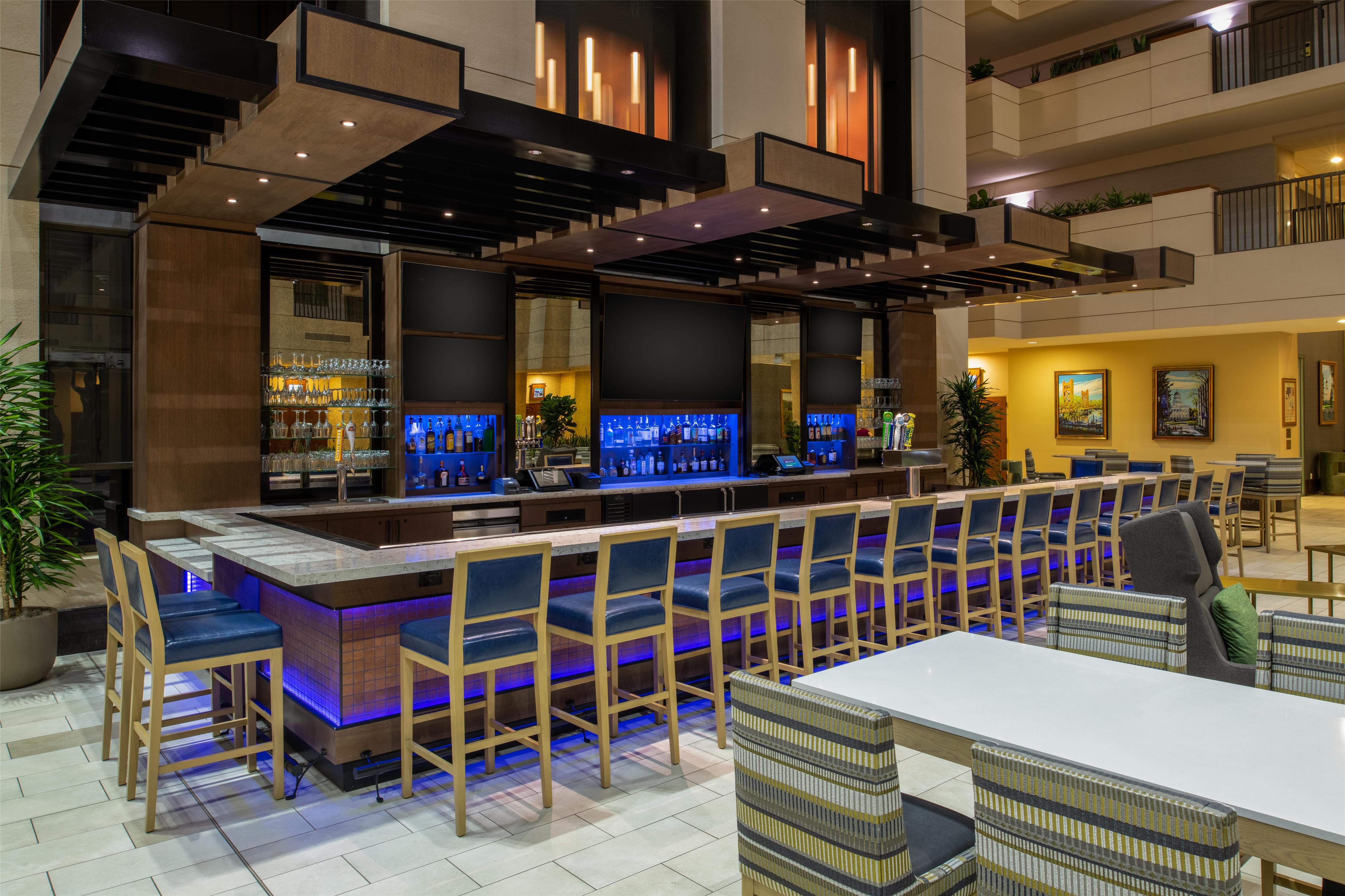 BarLounge | Embassy Suites by Hilton Sacramento Riverfront Promenade