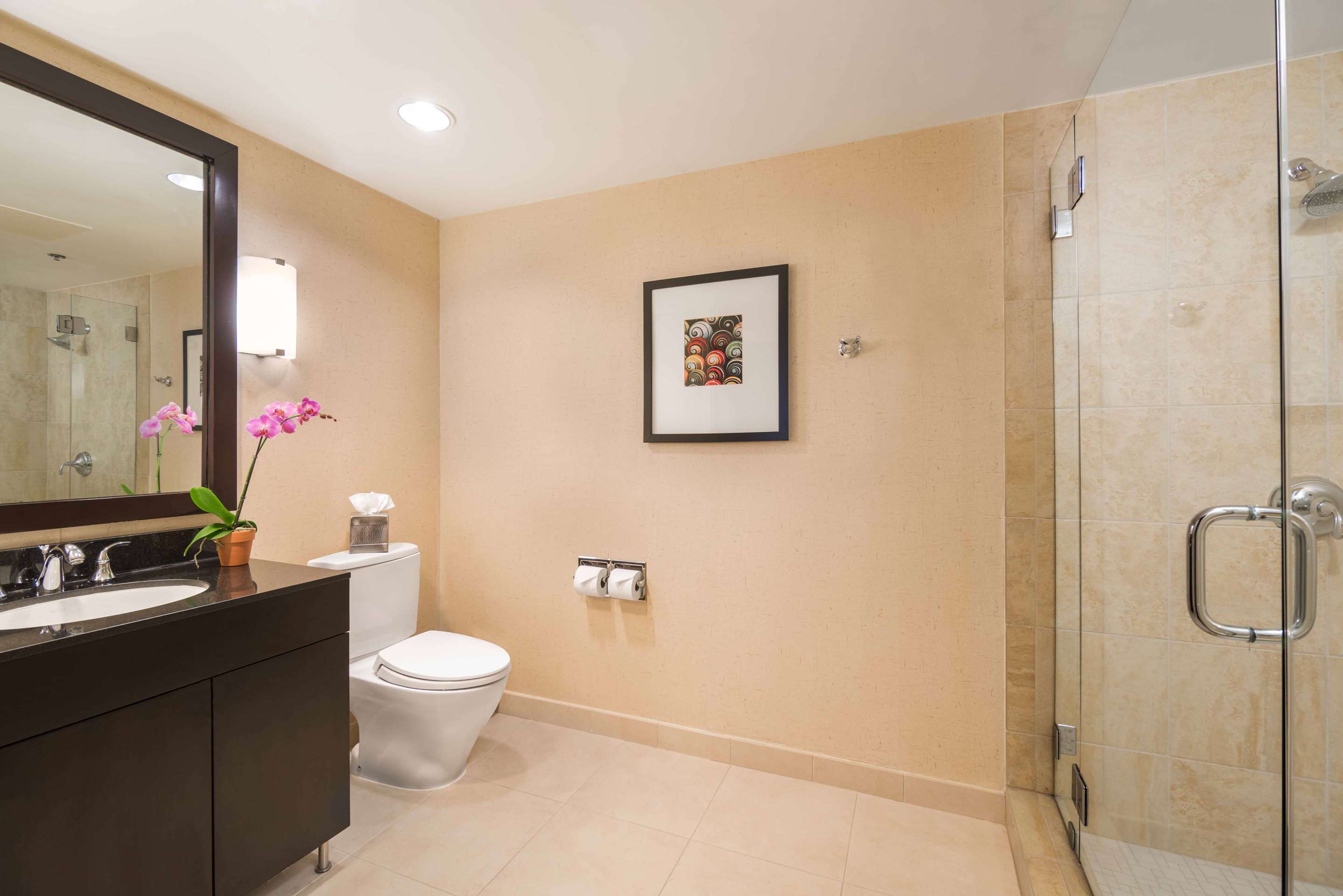 Guest room bath