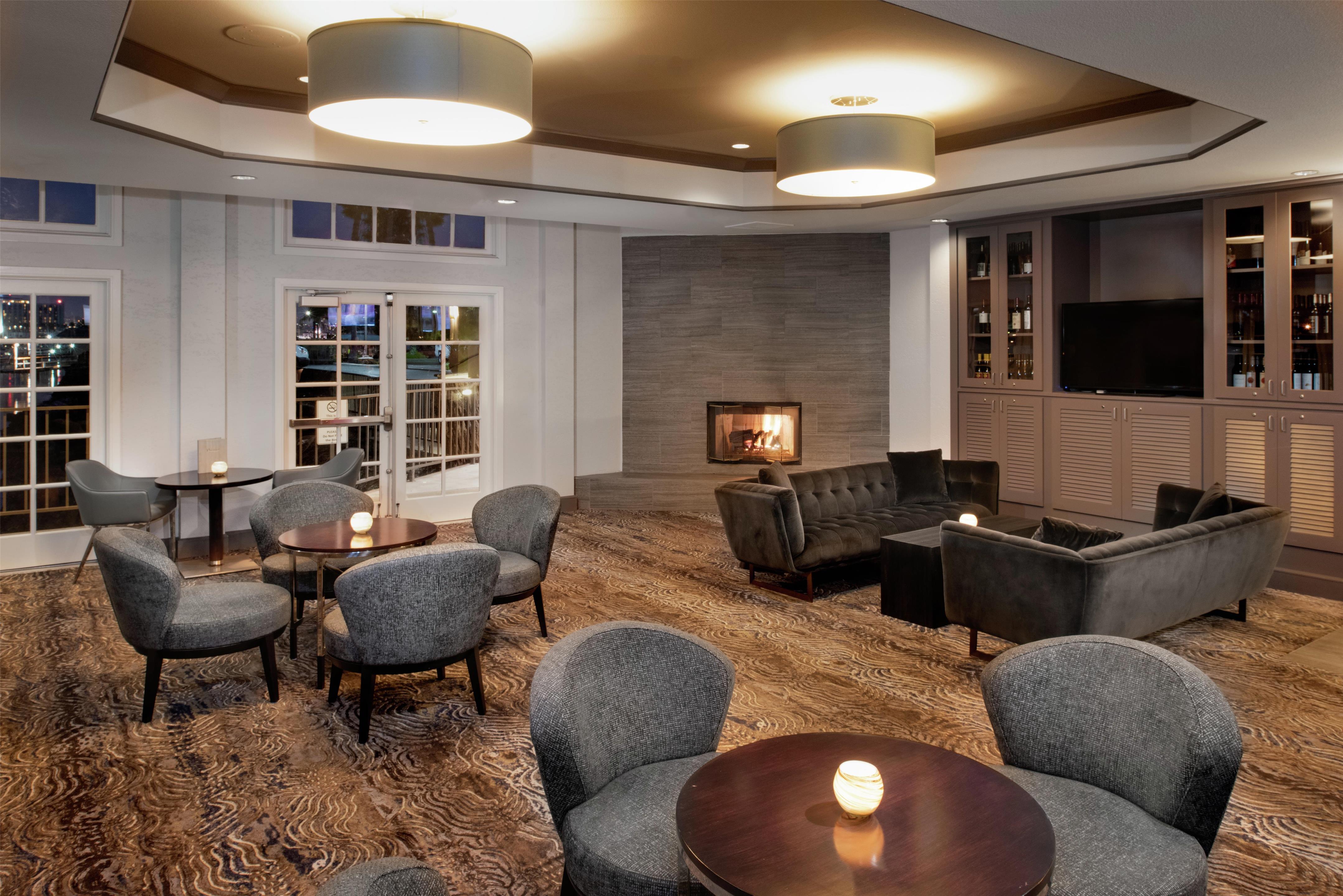 Lobby | Hilton San Diego Airport/Harbor Island