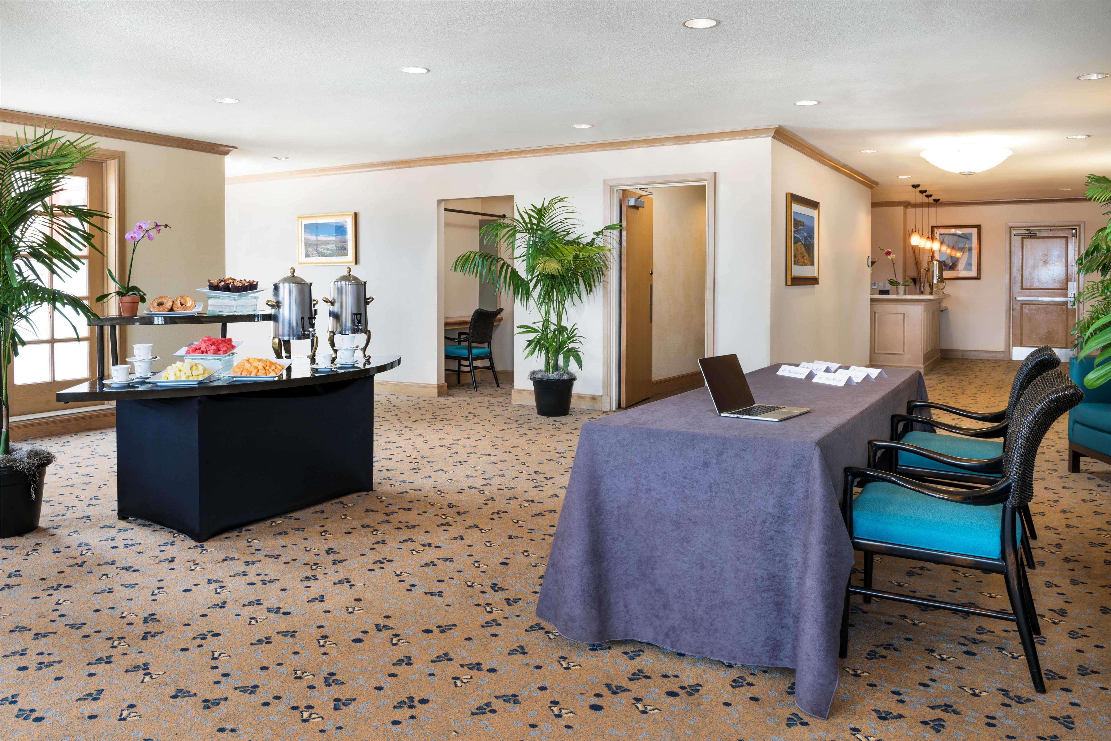 Restaurant | Hilton San Diego Airport/Harbor Island