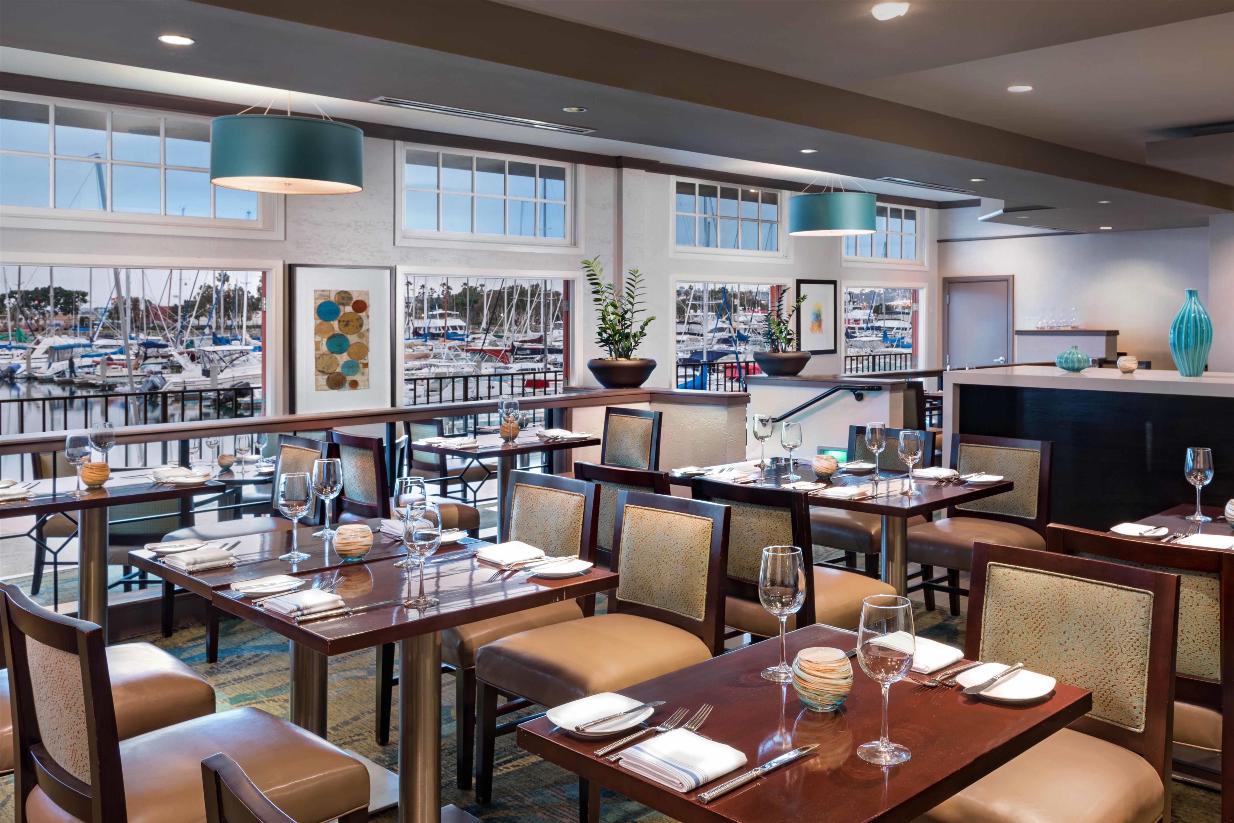 Restaurant | Hilton San Diego Airport/Harbor Island