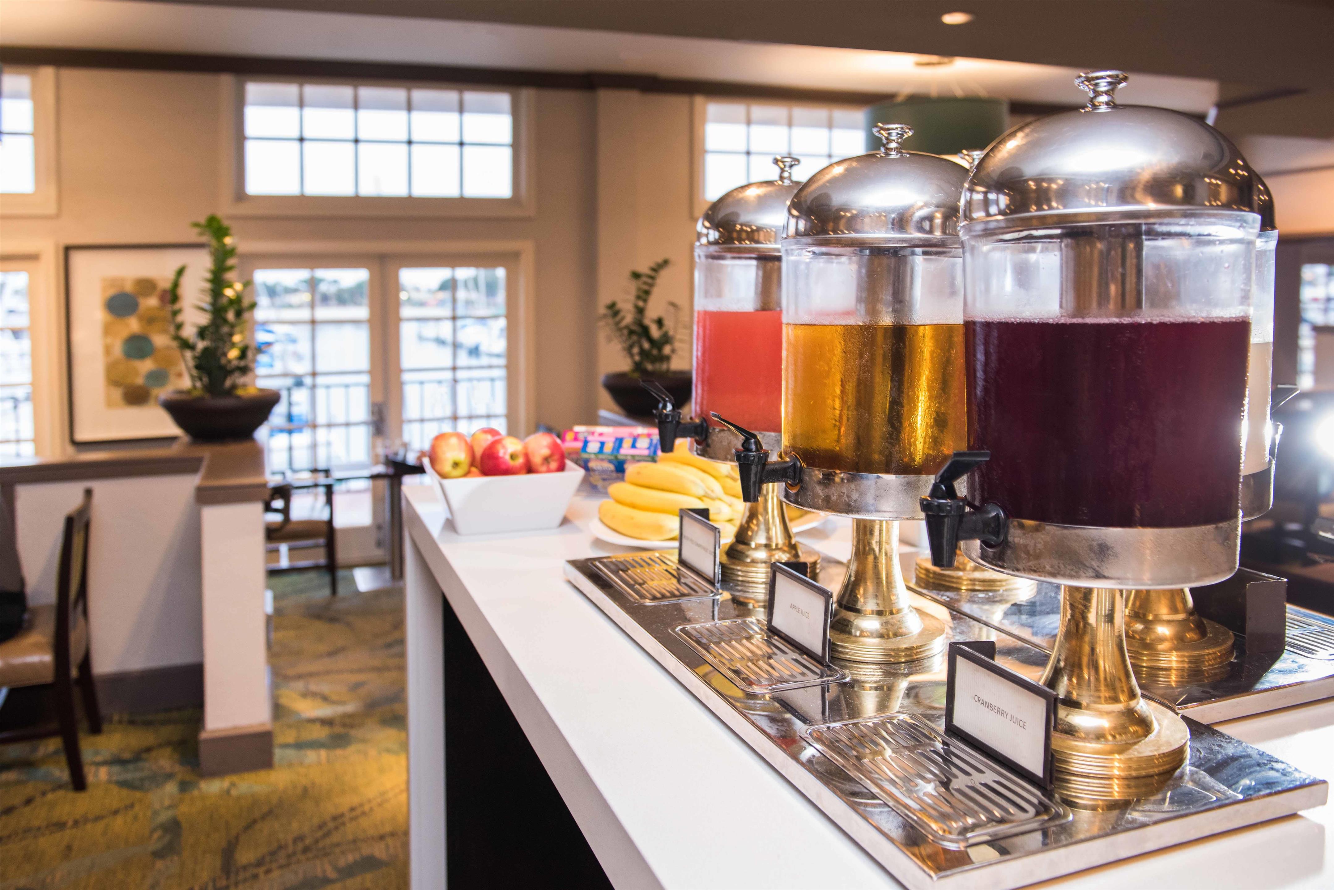 Breakfast Area | Hilton San Diego Airport/Harbor Island