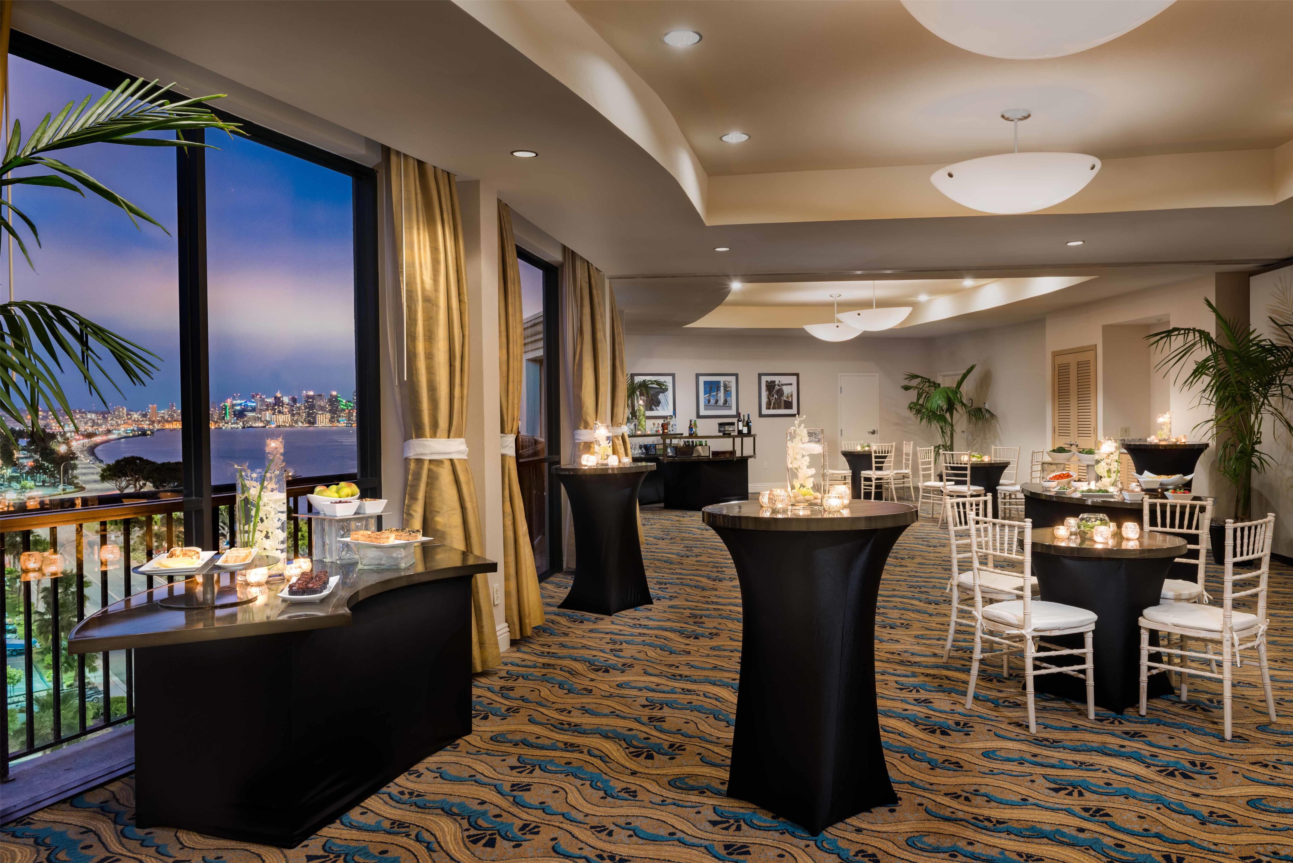 Restaurant | Hilton San Diego Airport/Harbor Island