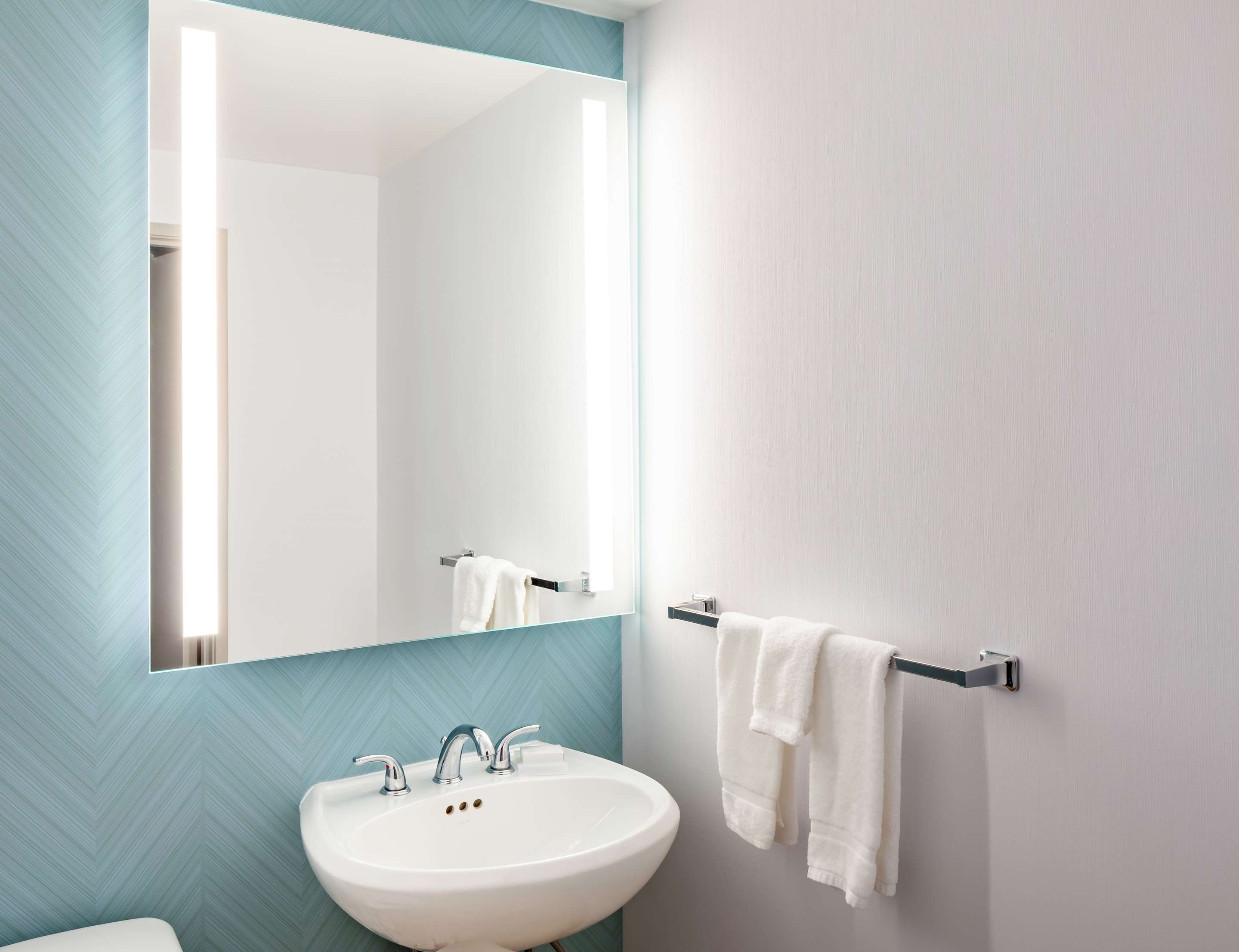 Guest room bath