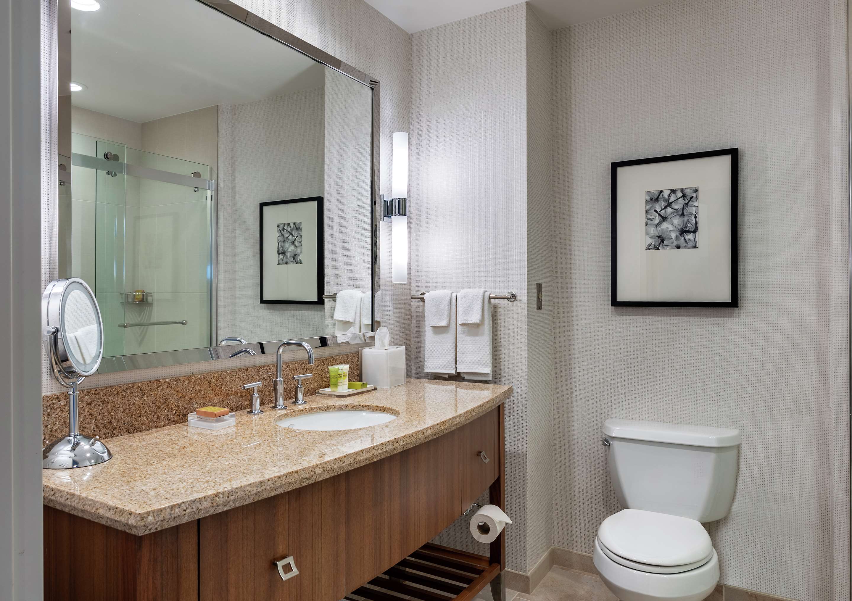 Guest room bath