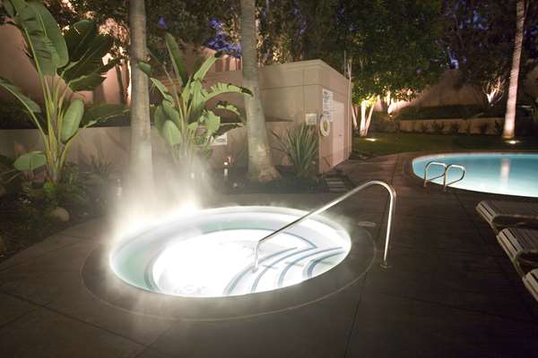 Pool - DoubleTree by Hilton San Diego - I-5, Exits 33 & 33B