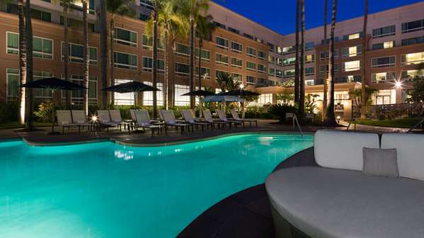 Pool - DoubleTree by Hilton San Diego - I-5, Exits 33 & 33B