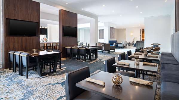Restaurant - DoubleTree by Hilton San Diego - I-5, Exits 33 & 33B