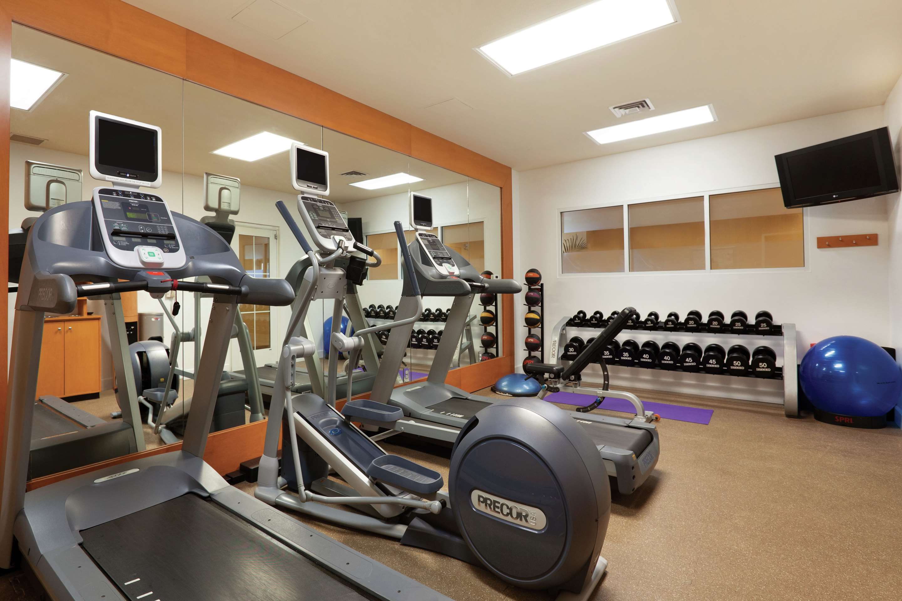 Health club fitness center gym | Hilton Garden Inn Carlsbad Beach