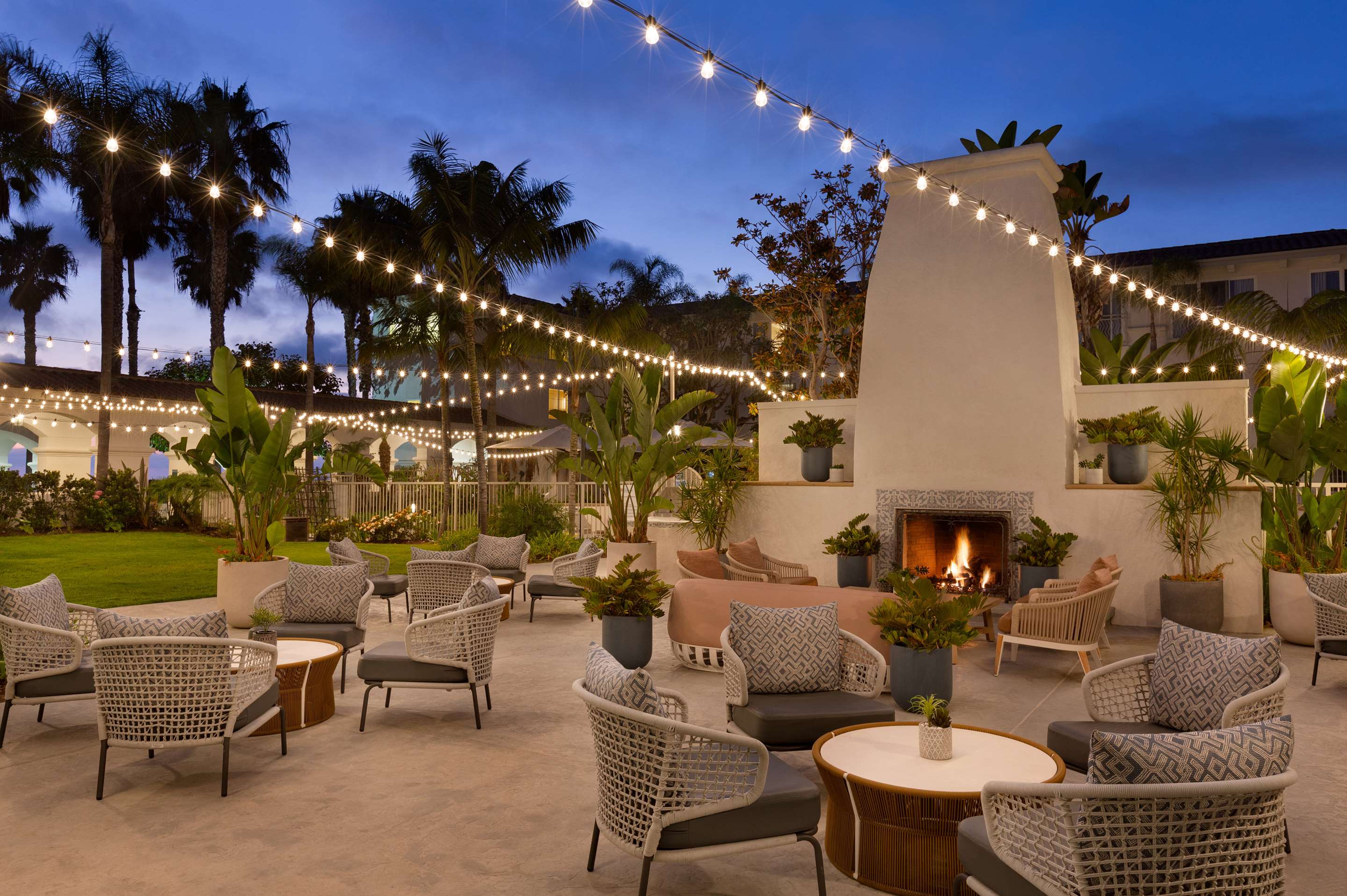 BarLounge | Hilton Garden Inn Carlsbad Beach